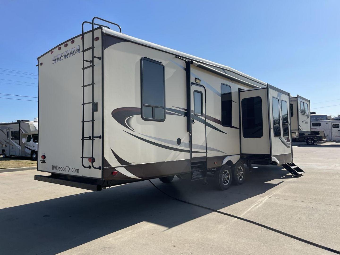 2015 TAN FOREST RIVER SIERRA 377FLIK (4X4FSEP20FJ) , Length: 41.67 ft. | Dry Weight: 11,821 lbs. | Gross Weight: 15,500 lbs. | Slides: 5 transmission, located at 4319 N Main St, Cleburne, TX, 76033, (817) 678-5133, 32.385960, -97.391212 - Photo#25