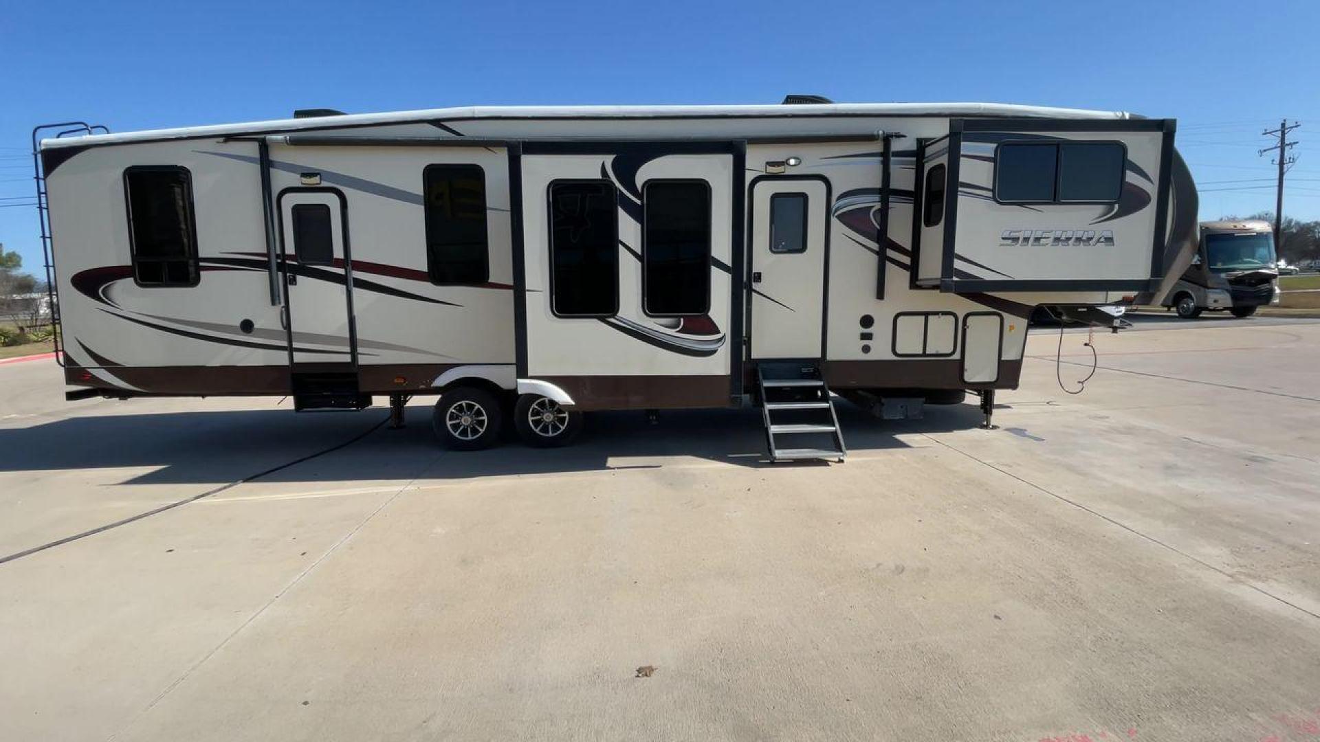 2015 TAN FOREST RIVER SIERRA 377FLIK (4X4FSEP20FJ) , Length: 41.67 ft. | Dry Weight: 11,821 lbs. | Gross Weight: 15,500 lbs. | Slides: 5 transmission, located at 4319 N Main St, Cleburne, TX, 76033, (817) 678-5133, 32.385960, -97.391212 - Photo#2