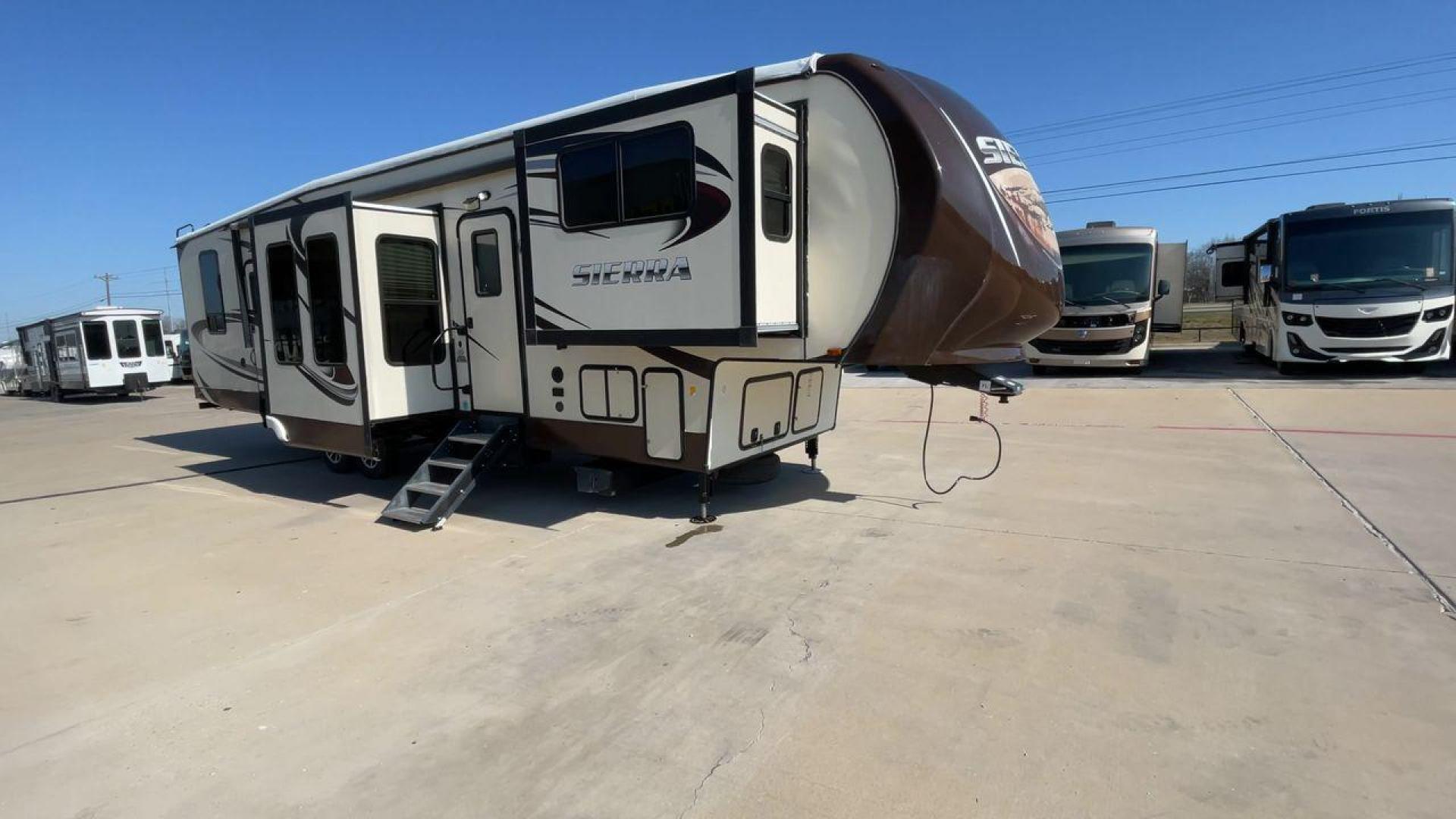 2015 TAN FOREST RIVER SIERRA 377FLIK (4X4FSEP20FJ) , Length: 41.67 ft. | Dry Weight: 11,821 lbs. | Gross Weight: 15,500 lbs. | Slides: 5 transmission, located at 4319 N Main St, Cleburne, TX, 76033, (817) 678-5133, 32.385960, -97.391212 - Photo#3