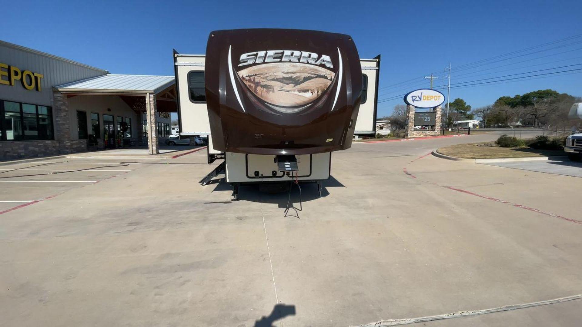 2015 TAN FOREST RIVER SIERRA 377FLIK (4X4FSEP20FJ) , Length: 41.67 ft. | Dry Weight: 11,821 lbs. | Gross Weight: 15,500 lbs. | Slides: 5 transmission, located at 4319 N Main St, Cleburne, TX, 76033, (817) 678-5133, 32.385960, -97.391212 - Photo#4