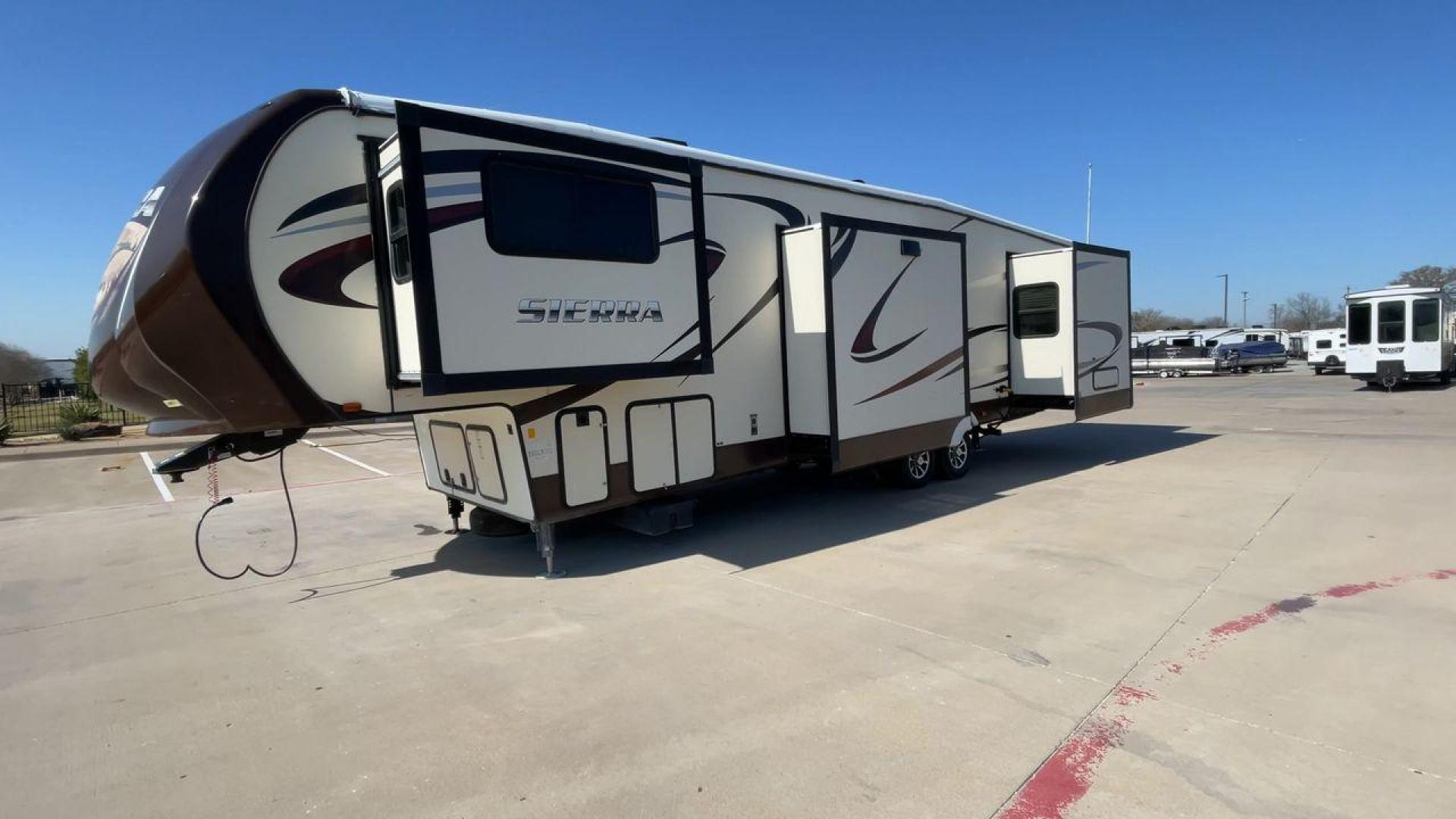 2015 TAN FOREST RIVER SIERRA 377FLIK (4X4FSEP20FJ) , Length: 41.67 ft. | Dry Weight: 11,821 lbs. | Gross Weight: 15,500 lbs. | Slides: 5 transmission, located at 4319 N Main St, Cleburne, TX, 76033, (817) 678-5133, 32.385960, -97.391212 - Photo#5