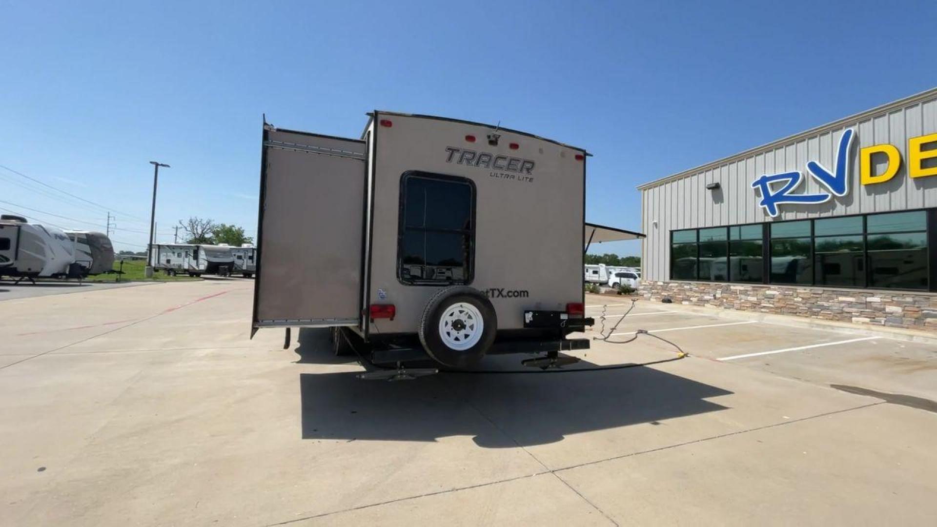 2015 WHITE FOREST RIVER TRACER 3150BHD (5ZT2TRXB5FB) , Length: 34 ft. | Dry Weight: 6,955 lbs. | Slides: 2 transmission, located at 4319 N Main St, Cleburne, TX, 76033, (817) 678-5133, 32.385960, -97.391212 - In this 2015 Forest River Tracer 3150BHD, you are guaranteed more campers, more features, and more fun! This travel trailer measures exactly 34 ft. in length with a dry weight of 6,955 lbs. and a payload capacity of 2,755 lbs. It includes two doors, two slides, and one awning. This model featu - Photo#8