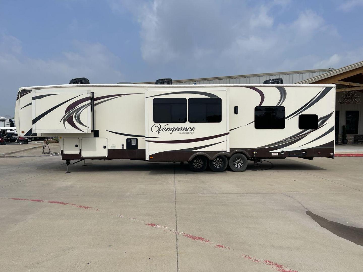 2015 TAN FOREST RIVER VENGEANCE 39B12 - (4X4FVGR32FR) , Length: 42.83 ft. | Dry Weight: 14,270 lbs. | Gross Weight: 17,500 lbs. | Slides: 3 transmission, located at 4319 N Main St, Cleburne, TX, 76033, (817) 678-5133, 32.385960, -97.391212 - This beautiful trailer is 42.83 feet long, so it has plenty of space for all of your camping stuff and everyday things. With a dry weight of 14,270 pounds and a gross weight of 17,500 pounds, it's just the right amount of strong and handy for your trips. When you go inside, you'll find a luxury spac - Photo#24