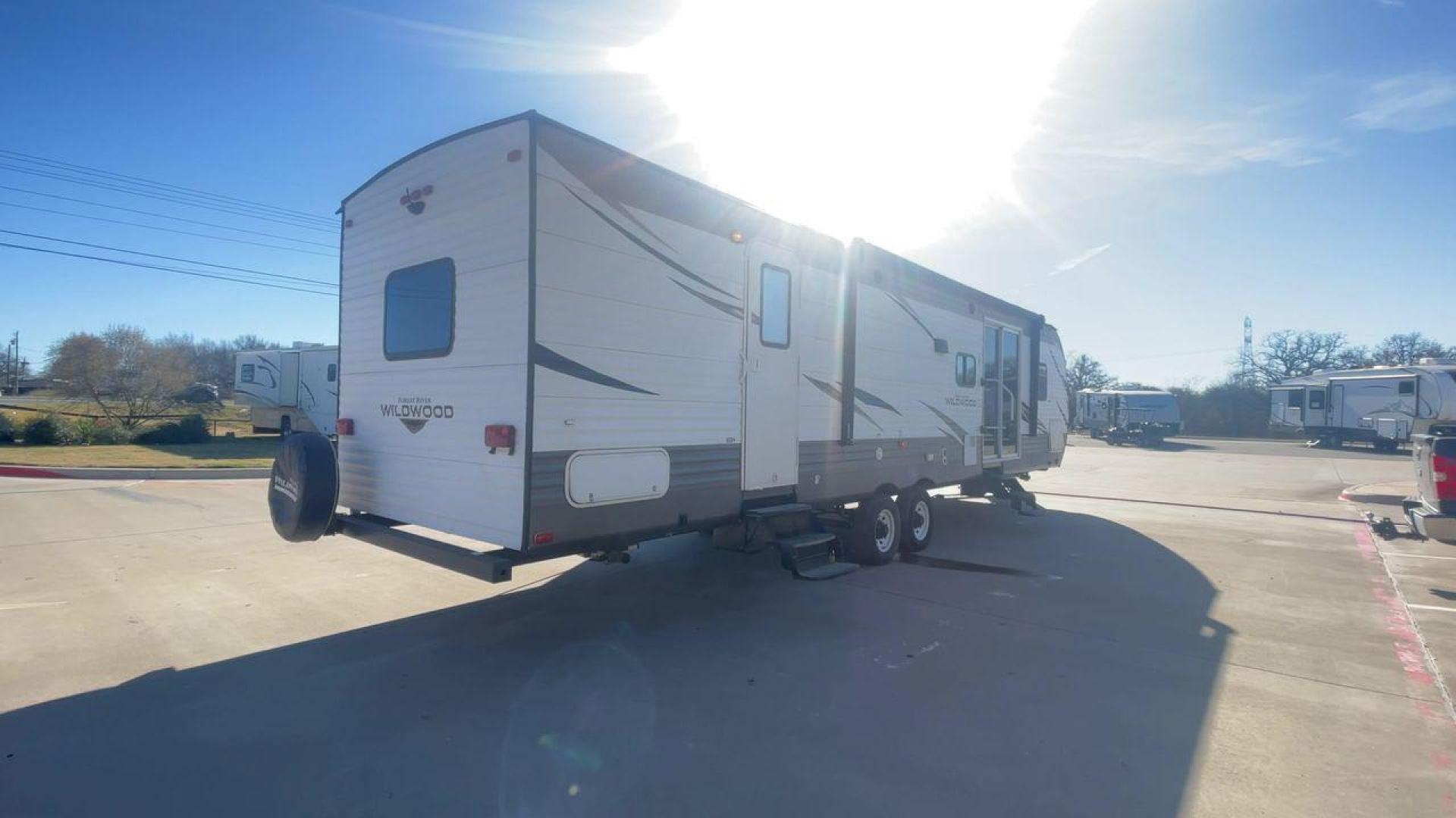 2015 FOREST RIVER WILDWOOD 37BHSS2Q (4X4TWDN24JA) , Length: 36.08 ft. | Dry Weight: 7,600 lbs. | Slides: 1 transmission, located at 4319 N Main St, Cleburne, TX, 76033, (817) 678-5133, 32.385960, -97.391212 - The 2015 Forest River Wildwood 37BHSS2Q is a family-friendly travel trailer that combines comfort, functionality, and ample sleeping accommodations. Measuring 36.08 ft. in length and 11.17 ft. in height, this trailer offers a spacious interior with a ceiling height of 6.67 ft. With a dry weight of 7 - Photo#1