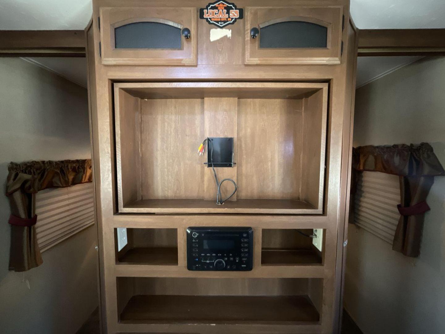 2015 TAN FREEDOM EXPRESS 312BHDS - (5ZT2FEWB6FA) , located at 4319 N Main St, Cleburne, TX, 76033, (817) 678-5133, 32.385960, -97.391212 - Photo#20