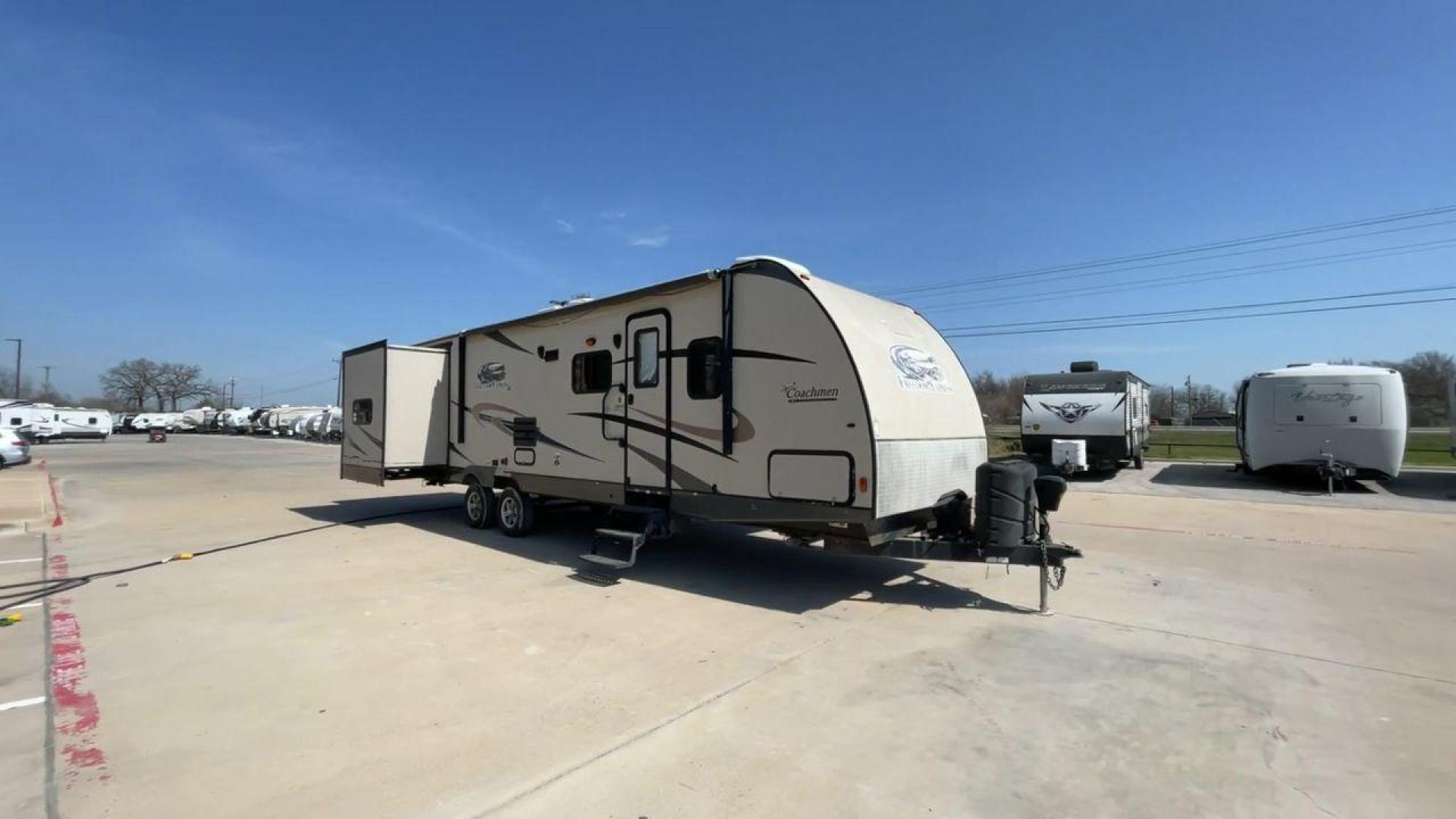 2015 TAN FREEDOM EXPRESS 312BHDS - (5ZT2FEWB6FA) , located at 4319 N Main St, Cleburne, TX, 76033, (817) 678-5133, 32.385960, -97.391212 - Photo#3