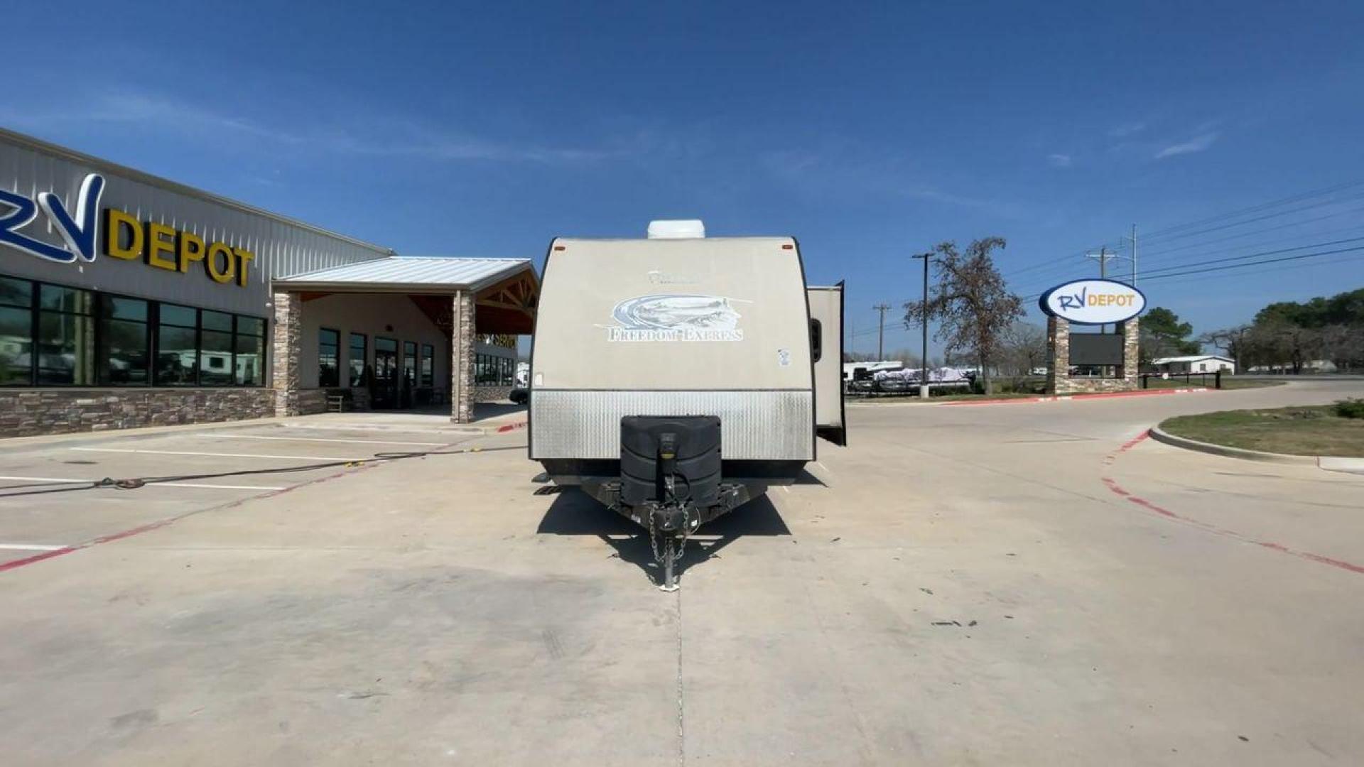 2015 TAN FREEDOM EXPRESS 312BHDS - (5ZT2FEWB6FA) , located at 4319 N Main St, Cleburne, TX, 76033, (817) 678-5133, 32.385960, -97.391212 - Photo#4