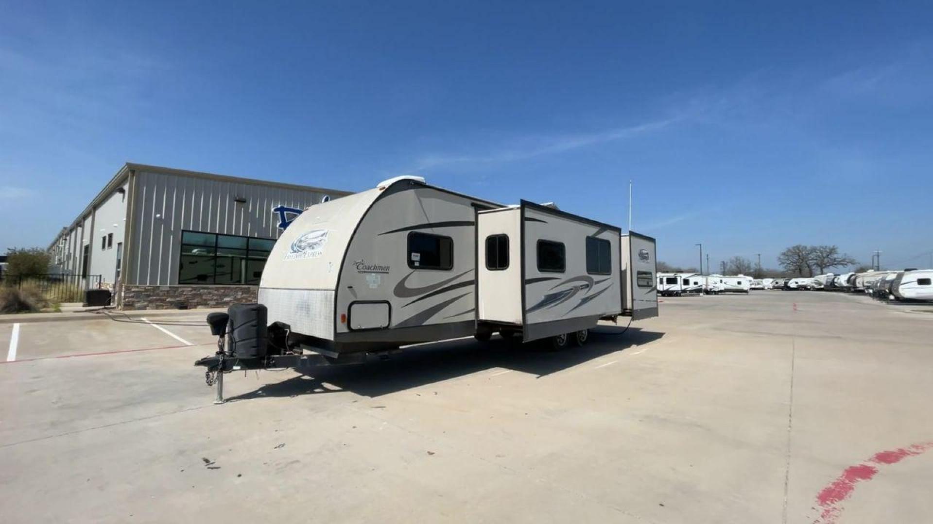 2015 TAN FREEDOM EXPRESS 312BHDS - (5ZT2FEWB6FA) , located at 4319 N Main St, Cleburne, TX, 76033, (817) 678-5133, 32.385960, -97.391212 - Photo#5