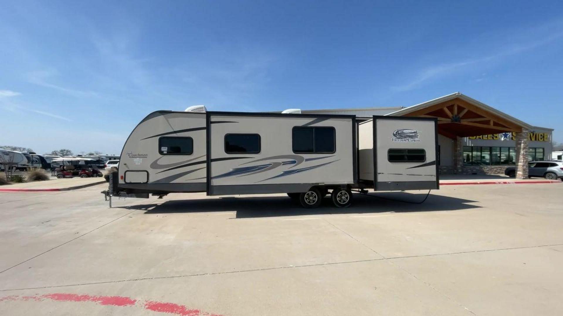 2015 TAN FREEDOM EXPRESS 312BHDS - (5ZT2FEWB6FA) , located at 4319 N Main St, Cleburne, TX, 76033, (817) 678-5133, 32.385960, -97.391212 - Photo#6