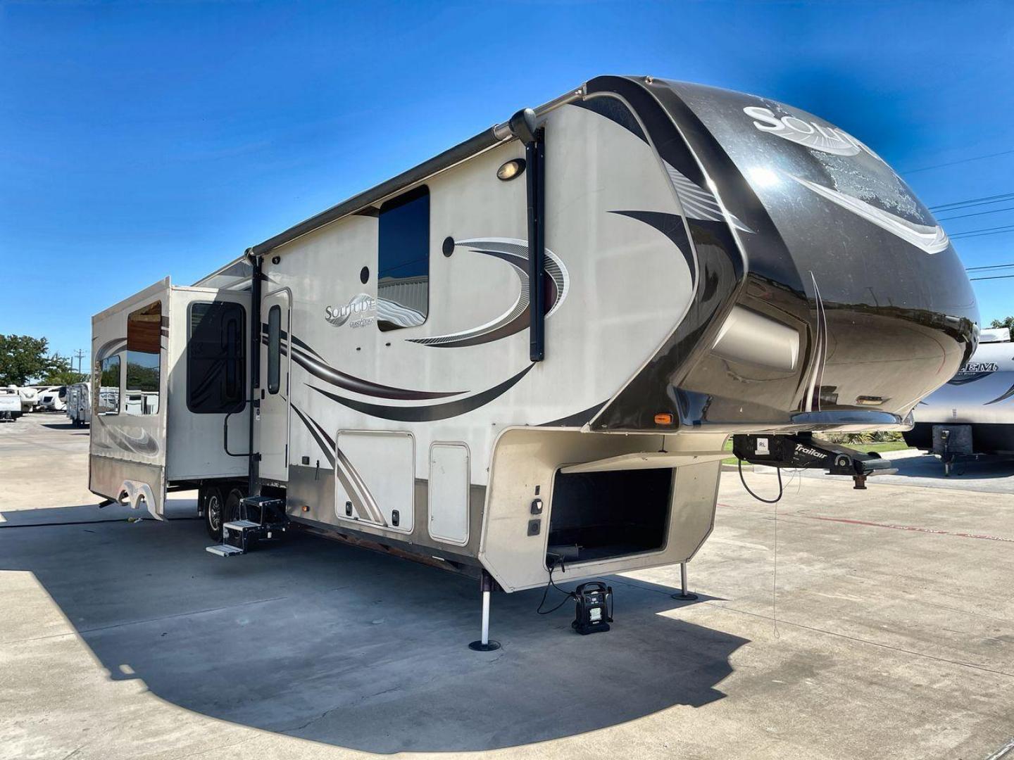 2015 GRAND DESIGN SOLITUDE 369RL (573FS3820F1) , Length: 38.92 ft. | Dry Weight: 12,650 lbs. | Gross Weight: 16,000 lbs. | Slides: 3 transmission, located at 4319 N Main St, Cleburne, TX, 76033, (817) 678-5133, 32.385960, -97.391212 - Photo#22