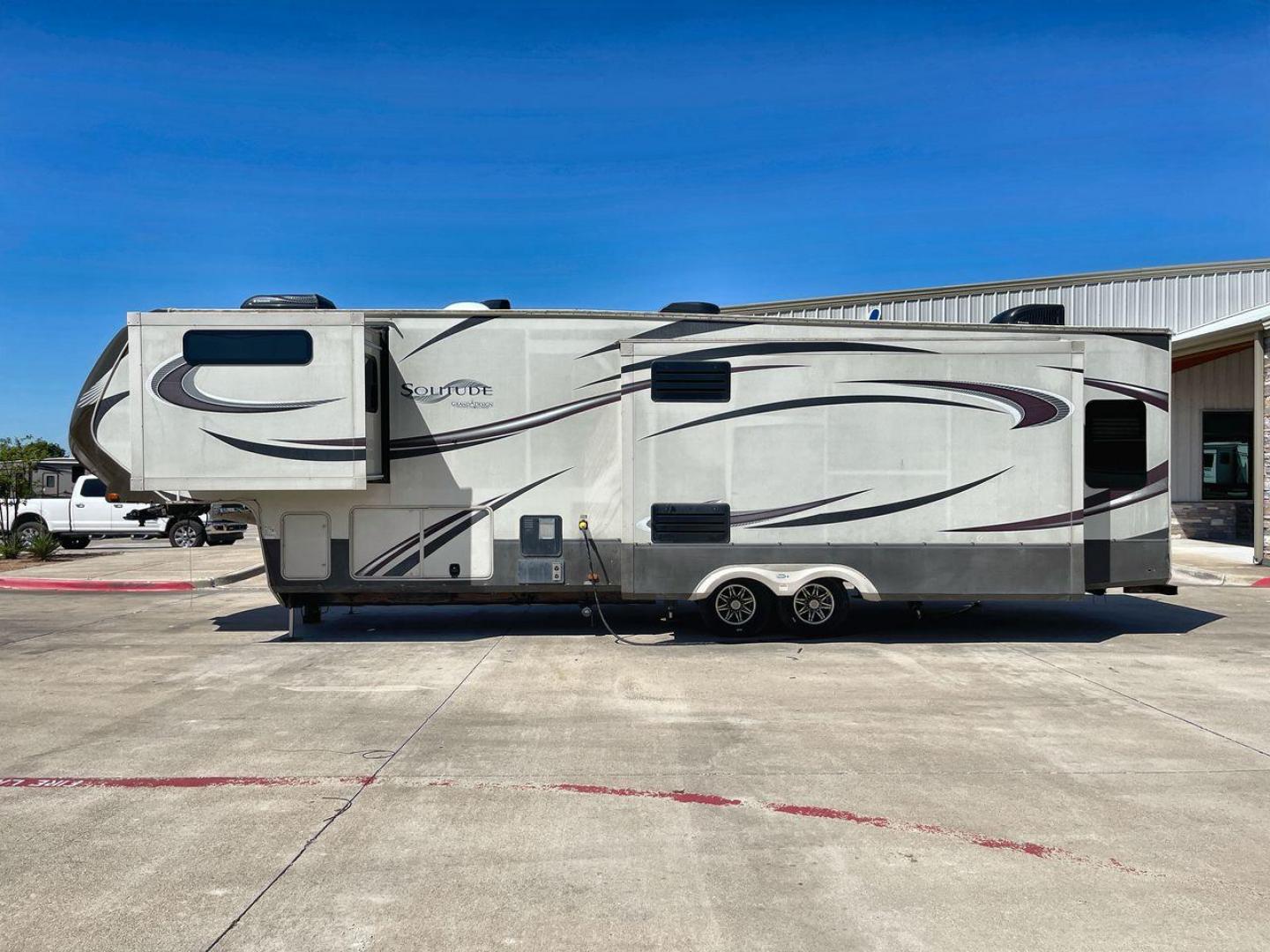 2015 GRAND DESIGN SOLITUDE 369RL (573FS3820F1) , Length: 38.92 ft. | Dry Weight: 12,650 lbs. | Gross Weight: 16,000 lbs. | Slides: 3 transmission, located at 4319 N Main St, Cleburne, TX, 76033, (817) 678-5133, 32.385960, -97.391212 - Photo#23