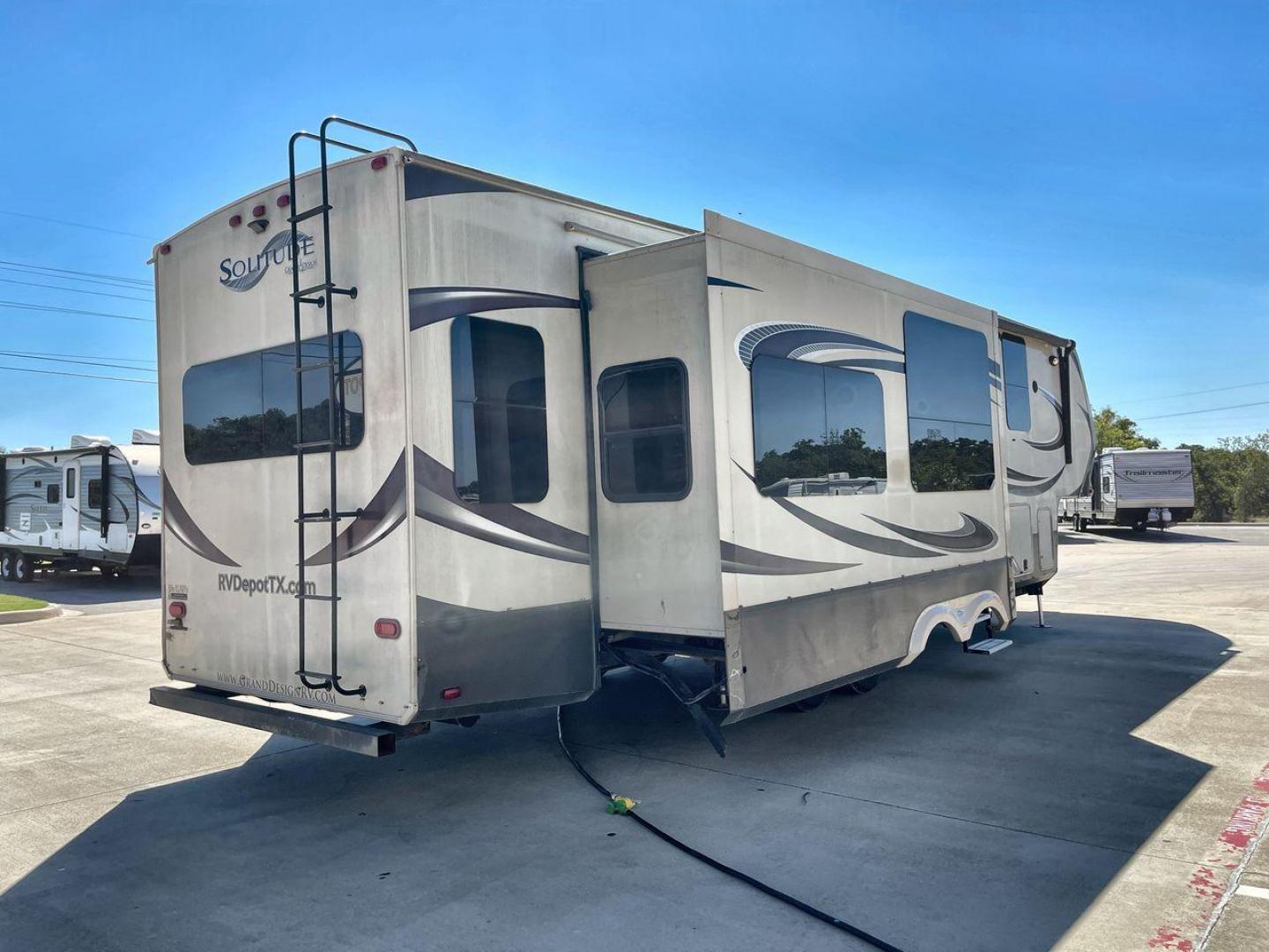 2015 GRAND DESIGN SOLITUDE 369RL (573FS3820F1) , Length: 38.92 ft. | Dry Weight: 12,650 lbs. | Gross Weight: 16,000 lbs. | Slides: 3 transmission, located at 4319 N Main St, Cleburne, TX, 76033, (817) 678-5133, 32.385960, -97.391212 - Photo#24