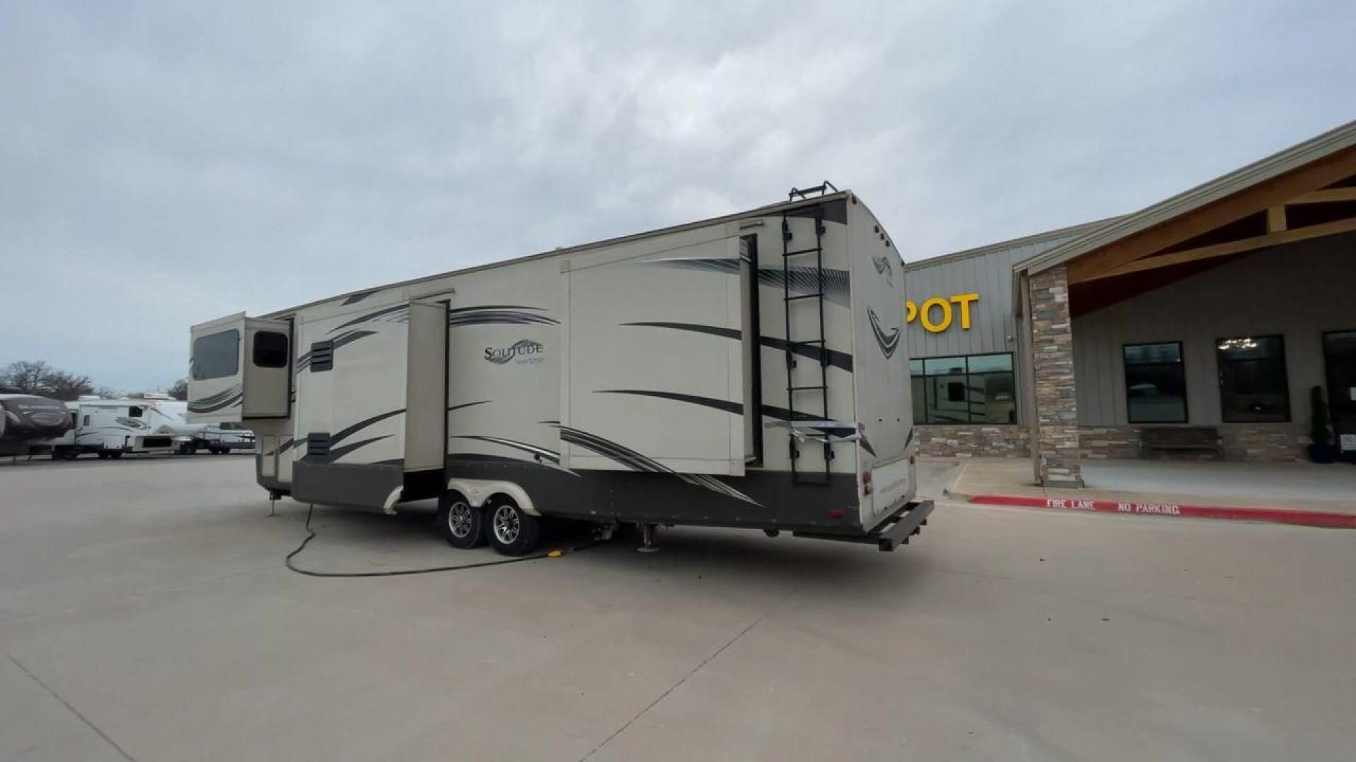 2015 BEIGE GRAND DESIGN SOLITUDE 379FL (573FS4325F1) , Length: 42.5 ft. | Dry Weight: 13,800 lbs. | Gross Weight: 16,000 lbs. | Slides: 5 transmission, located at 4319 N Main St, Cleburne, TX, 76033, (817) 678-5133, 32.385960, -97.391212 - This 2015 GRSL Solitude 379 fifth wheel measures just over 42' in length. It is a dual axle and aluminum wheel setup with a GCWR of 16,000 lbs and a carrying capacity of 2,200 lbs. With five slides, this fifth wheel is spacious and comfortable! The Solitude's exterior is made from fiberglass, finish - Photo#7