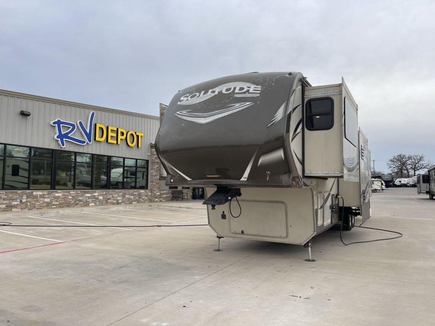 2015 BEIGE GRAND DESIGN SOLITUDE 379FL (573FS4325F1) , Length: 42.5 ft. | Dry Weight: 13,800 lbs. | Gross Weight: 16,000 lbs. | Slides: 5 transmission, located at 4319 N Main St, Cleburne, TX, 76033, (817) 678-5133, 32.385960, -97.391212 - This 2015 GRSL Solitude 379 fifth wheel measures just over 42' in length. It is a dual axle and aluminum wheel setup with a GCWR of 16,000 lbs and a carrying capacity of 2,200 lbs. With five slides, this fifth wheel is spacious and comfortable! The Solitude's exterior is made from fiberglass, finish - Photo#0