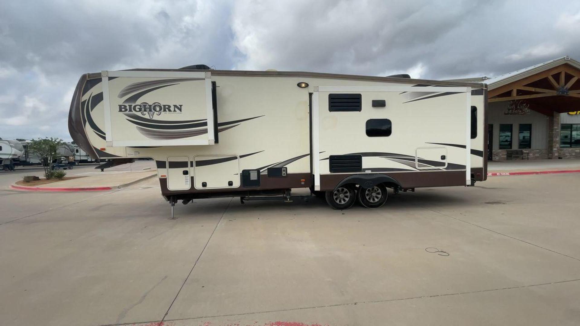 2015 HEARTLAND BIGHORN 3270RS (5SFBG3521FE) , Length: 36.6 ft. | Gross Weight: 15,500 lbs. | Slides: 3 transmission, located at 4319 N Main St, Cleburne, TX, 76033, (817) 678-5133, 32.385960, -97.391212 - The 2015 Heartland Bighorn 3270RS is a luxurious fifth wheel designed for comfort and quality, ideal for couples or small families seeking an upscale, spacious RV with residential-style amenities. This model is perfect for extended stays, featuring high-end finishes and an open floor plan. The dimen - Photo#6