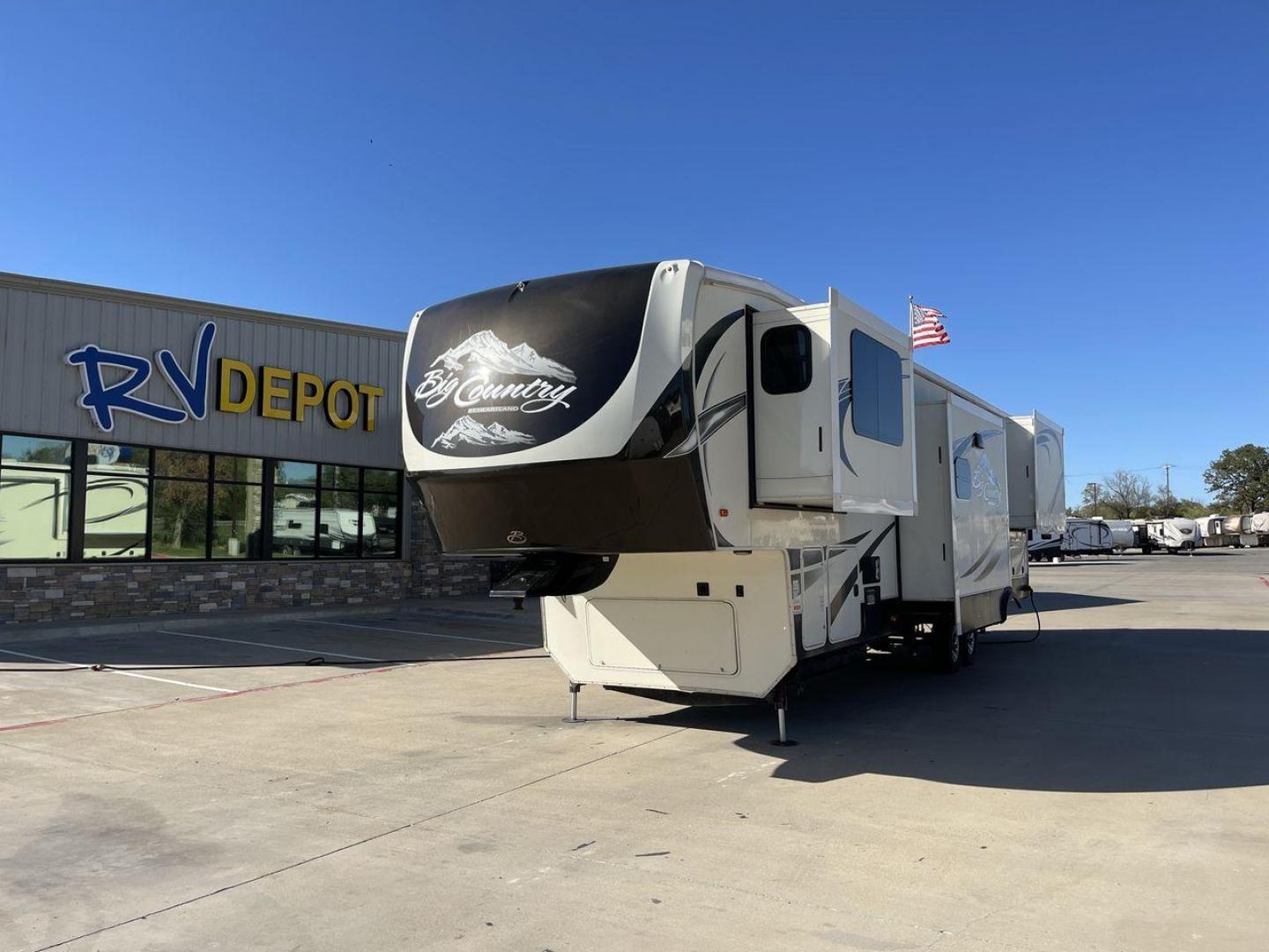 2015 TAN HEARTLAND BIG COUNTRY 3800FL (5SFBG4026FE) , Length: 40.8 ft | Dry Weight: 12,999 lbs. | Gross Weight: 15,500 lbs. | Slides: 5 transmission, located at 4319 N Main St, Cleburne, TX, 76033, (817) 678-5133, 32.385960, -97.391212 - Photo#0