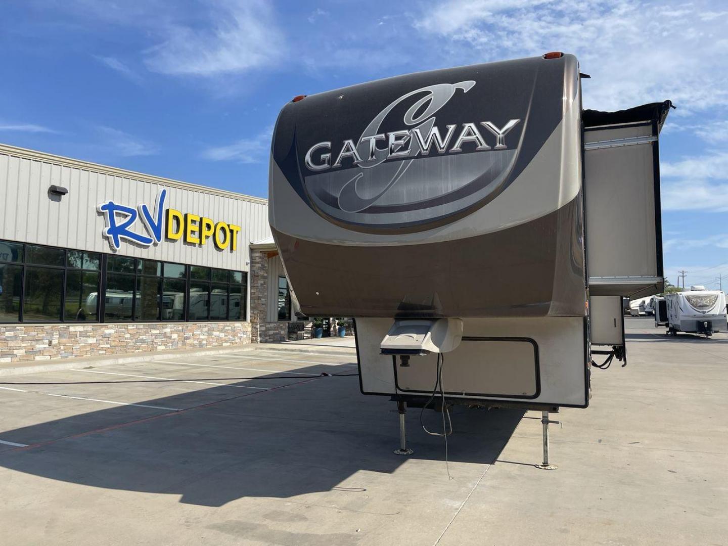 2015 BROWN HEARTLAND GATEWAY 3900SE (5SFSG4122FE) , Slides: 4 transmission, located at 4319 N Main St, Cleburne, TX, 76033, (817) 678-5133, 32.385960, -97.391212 - The 2015 Heartland Gateway 3900SE is a luxurious and spacious fifth-wheel RV designed for comfort and extended camping adventures. Measuring 41 feet in length and 8 feet in width, this RV offers ample space and a striking exterior. Constructed with a strong and lightweight aluminum frame, and fiberg - Photo#0