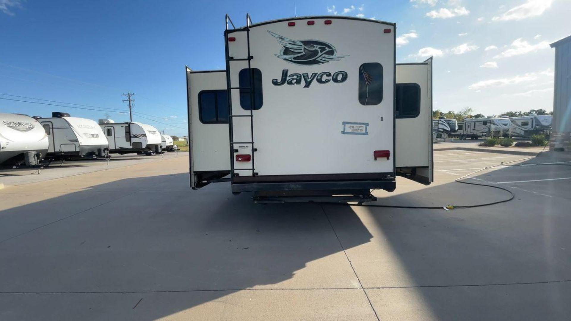 2015 BEIGE JAYCO EAGLE 338RETS - (1UJBJ0BU6F1) , Length: 39.2 ft. | Dry Weight: 8,710 lbs. | Gross Weight: 10,950 lbs. | Slides: 3 transmission, located at 4319 N Main St, Cleburne, TX, 76033, (817) 678-5133, 32.385960, -97.391212 - This 2015 Jayco Eagle 338RETS travel trailer measures just under 40' in length. It is a dual axle, aluminum wheel setup with a GVWR of 10,950 lbs and has a carrying capacity of 2,240 lbs. With three slides, this travel trailer is open and spacious!Constructed with an aluminum body and featuring fibe - Photo#8