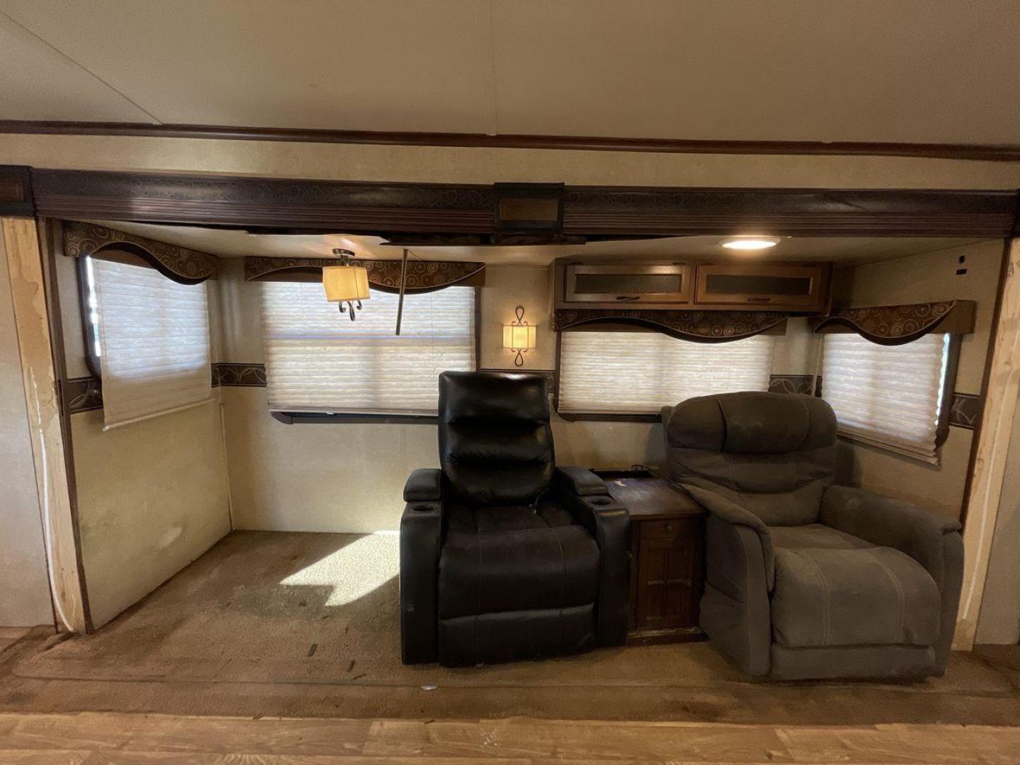 2015 BEIGE JAYCO EAGLE 338RETS - (1UJBJ0BU6F1) , Length: 39.2 ft. | Dry Weight: 8,710 lbs. | Gross Weight: 10,950 lbs. | Slides: 3 transmission, located at 4319 N Main St, Cleburne, TX, 76033, (817) 678-5133, 32.385960, -97.391212 - This 2015 Jayco Eagle 338RETS travel trailer measures just under 40' in length. It is a dual axle, aluminum wheel setup with a GVWR of 10,950 lbs and has a carrying capacity of 2,240 lbs. With three slides, this travel trailer is open and spacious!Constructed with an aluminum body and featuring fibe - Photo#14