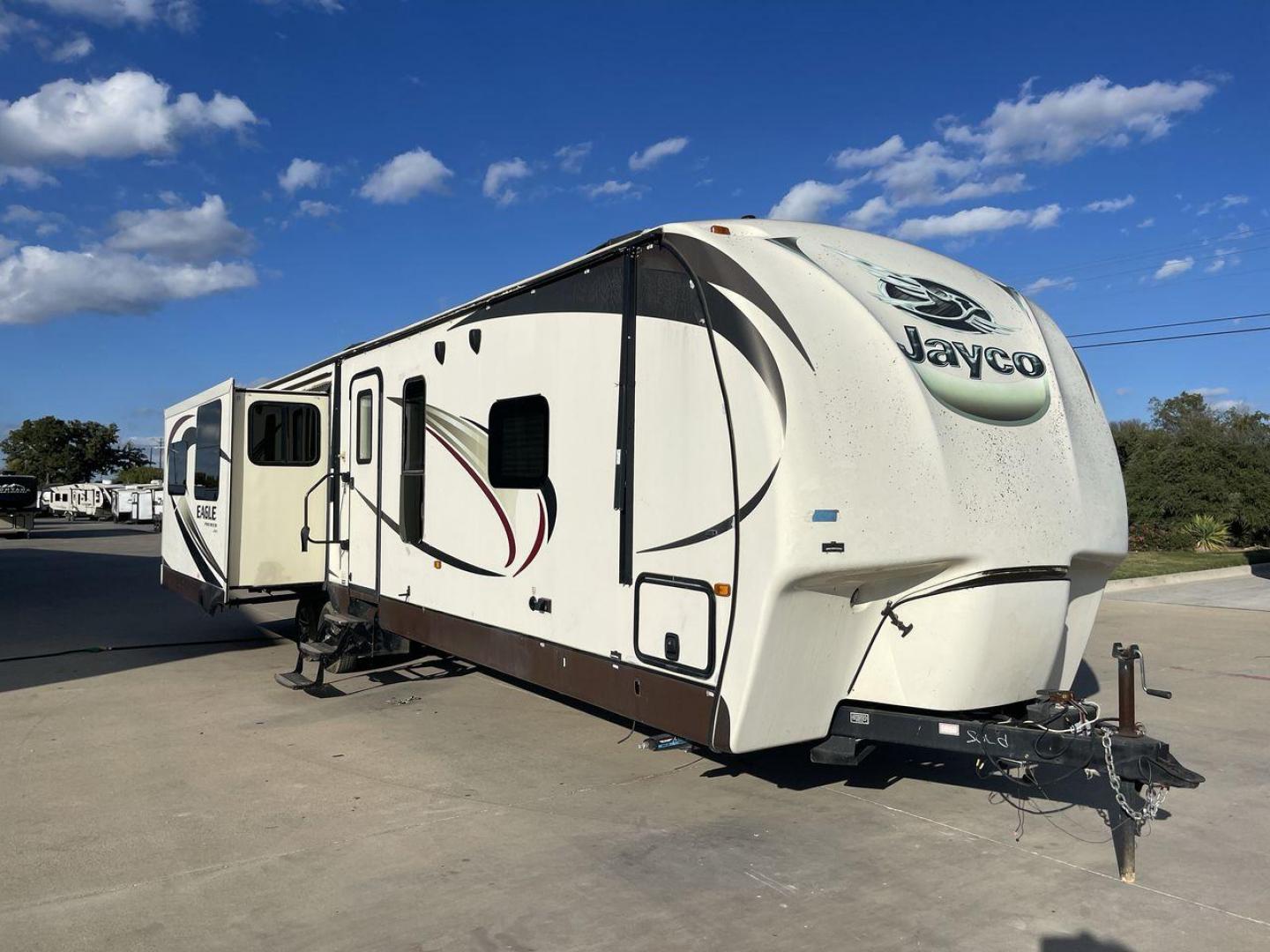 2015 BEIGE JAYCO EAGLE 338RETS - (1UJBJ0BU6F1) , Length: 39.2 ft. | Dry Weight: 8,710 lbs. | Gross Weight: 10,950 lbs. | Slides: 3 transmission, located at 4319 N Main St, Cleburne, TX, 76033, (817) 678-5133, 32.385960, -97.391212 - This 2015 Jayco Eagle 338RETS travel trailer measures just under 40' in length. It is a dual axle, aluminum wheel setup with a GVWR of 10,950 lbs and has a carrying capacity of 2,240 lbs. With three slides, this travel trailer is open and spacious!Constructed with an aluminum body and featuring fibe - Photo#20