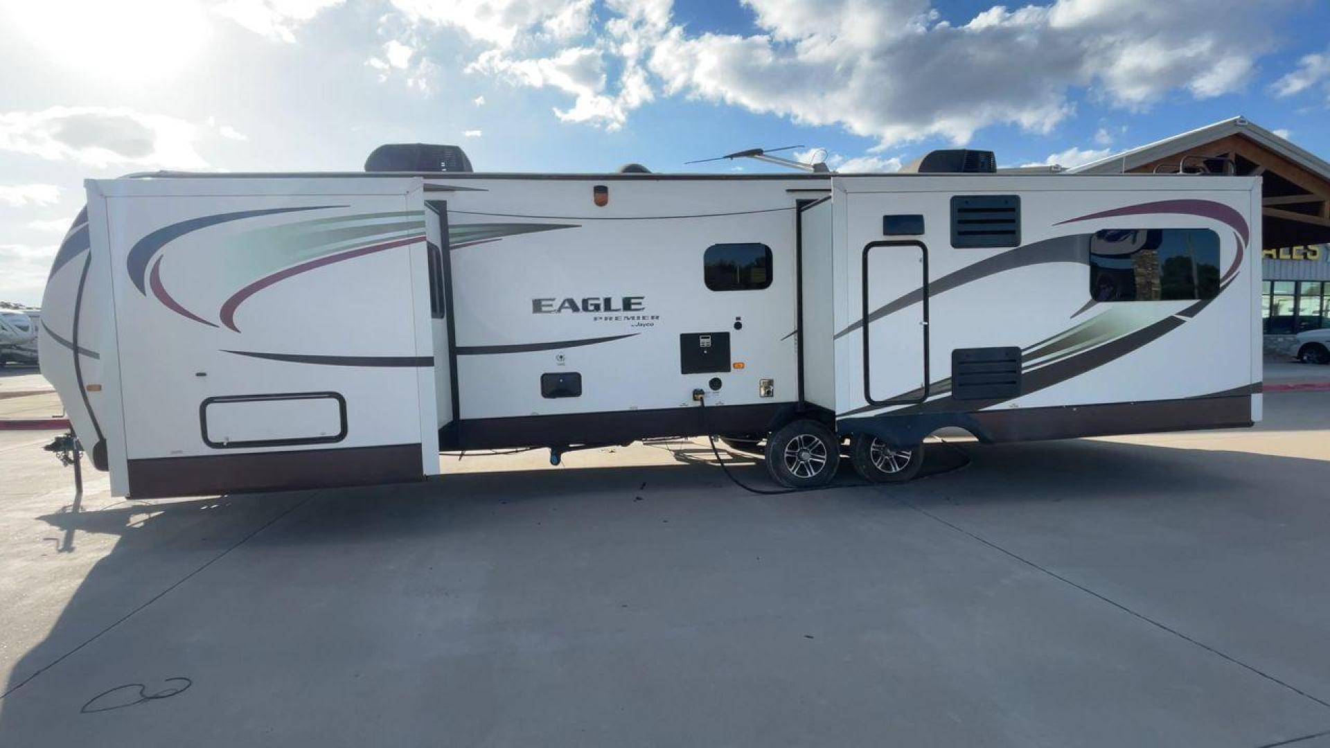 2015 BEIGE JAYCO EAGLE 338RETS - (1UJBJ0BU6F1) , Length: 39.2 ft. | Dry Weight: 8,710 lbs. | Gross Weight: 10,950 lbs. | Slides: 3 transmission, located at 4319 N Main St, Cleburne, TX, 76033, (817) 678-5133, 32.385960, -97.391212 - This 2015 Jayco Eagle 338RETS travel trailer measures just under 40' in length. It is a dual axle, aluminum wheel setup with a GVWR of 10,950 lbs and has a carrying capacity of 2,240 lbs. With three slides, this travel trailer is open and spacious!Constructed with an aluminum body and featuring fibe - Photo#6