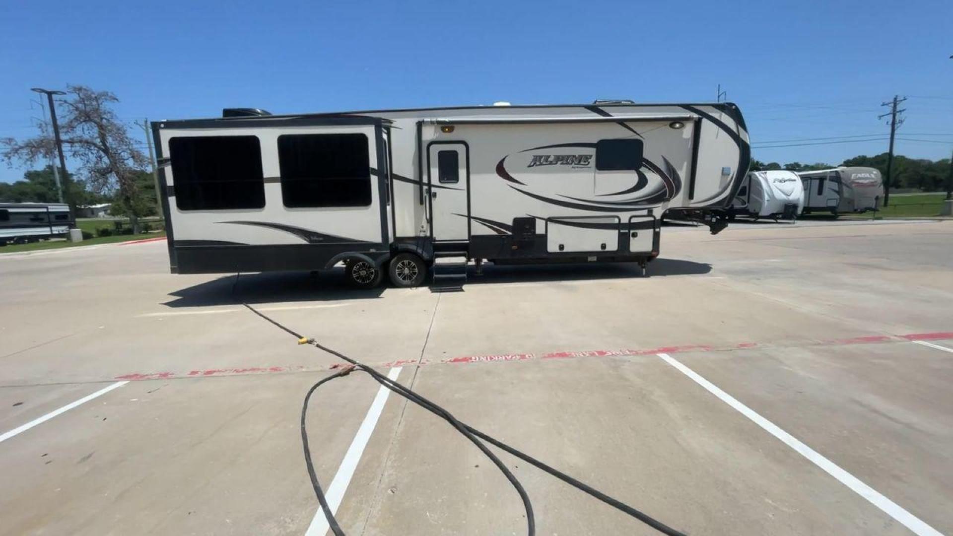 2015 WHITE KEYSTONE ALPINE 3535RE (4YDF35320FE) , Length: 39.08 ft. | Dry Weight: 12,416 lbs. | Gross Weight: 15,500 lbs. | Slides: 4 transmission, located at 4319 N Main St, Cleburne, TX, 76033, (817) 678-5133, 32.385960, -97.391212 - Improve your RV experience with the 2015 Keystone Alpine 3535RE, a high-end fifth wheel that embodies ease and style. This model, which is an impressive 39.08 feet long, was carefully made for discerning travelers who want a perfect mix of style and usefulness. Because it is made of an aluminum body - Photo#2