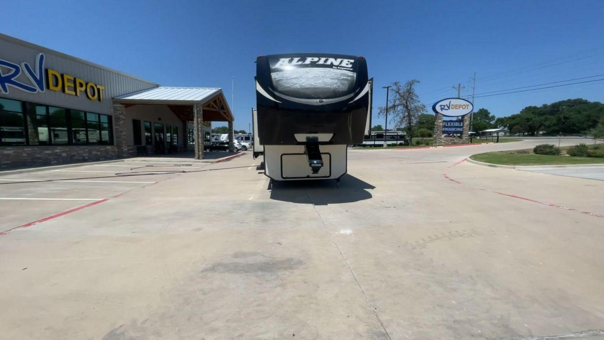 2015 WHITE KEYSTONE ALPINE 3535RE (4YDF35320FE) , Length: 39.08 ft. | Dry Weight: 12,416 lbs. | Gross Weight: 15,500 lbs. | Slides: 4 transmission, located at 4319 N Main St, Cleburne, TX, 76033, (817) 678-5133, 32.385960, -97.391212 - Improve your RV experience with the 2015 Keystone Alpine 3535RE, a high-end fifth wheel that embodies ease and style. This model, which is an impressive 39.08 feet long, was carefully made for discerning travelers who want a perfect mix of style and usefulness. Because it is made of an aluminum body - Photo#4