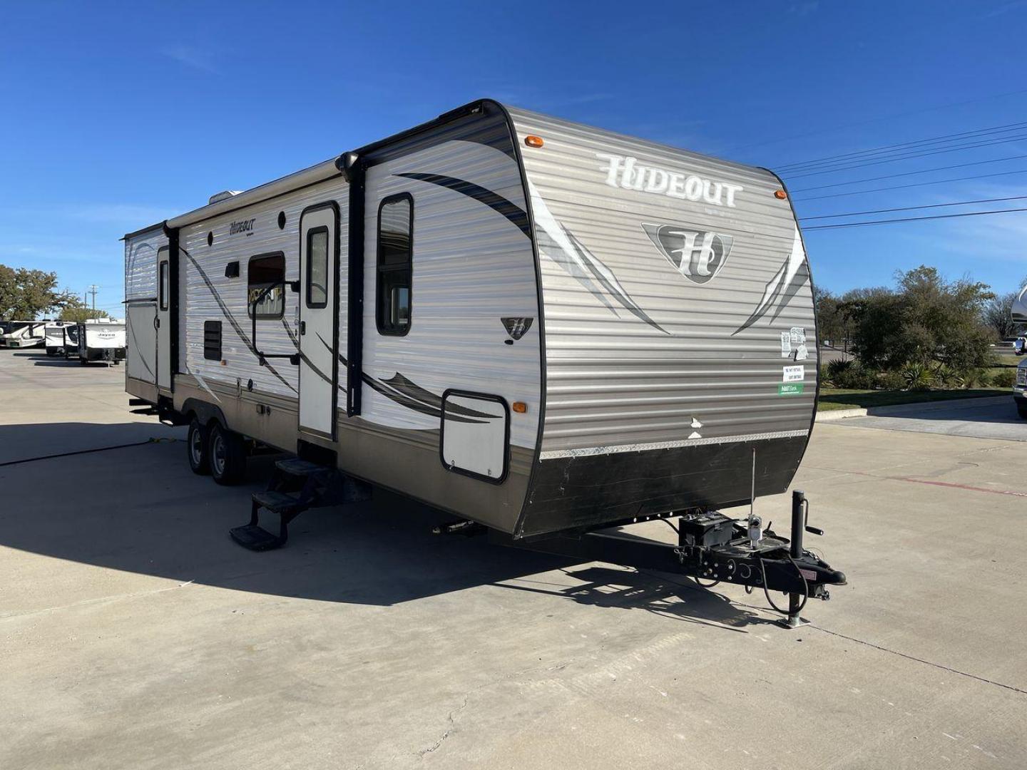 2015 KEYSTONE HIDEOUT 31RBDS (4YDT31R29F7) , Length: 35.67 ft. | Dry Weight: 7,660 lbs. | Gross Weight: 9,665 lbs. | Slides: 2 transmission, located at 4319 N Main St, Cleburne, TX, 76033, (817) 678-5133, 32.385960, -97.391212 - Photo#23