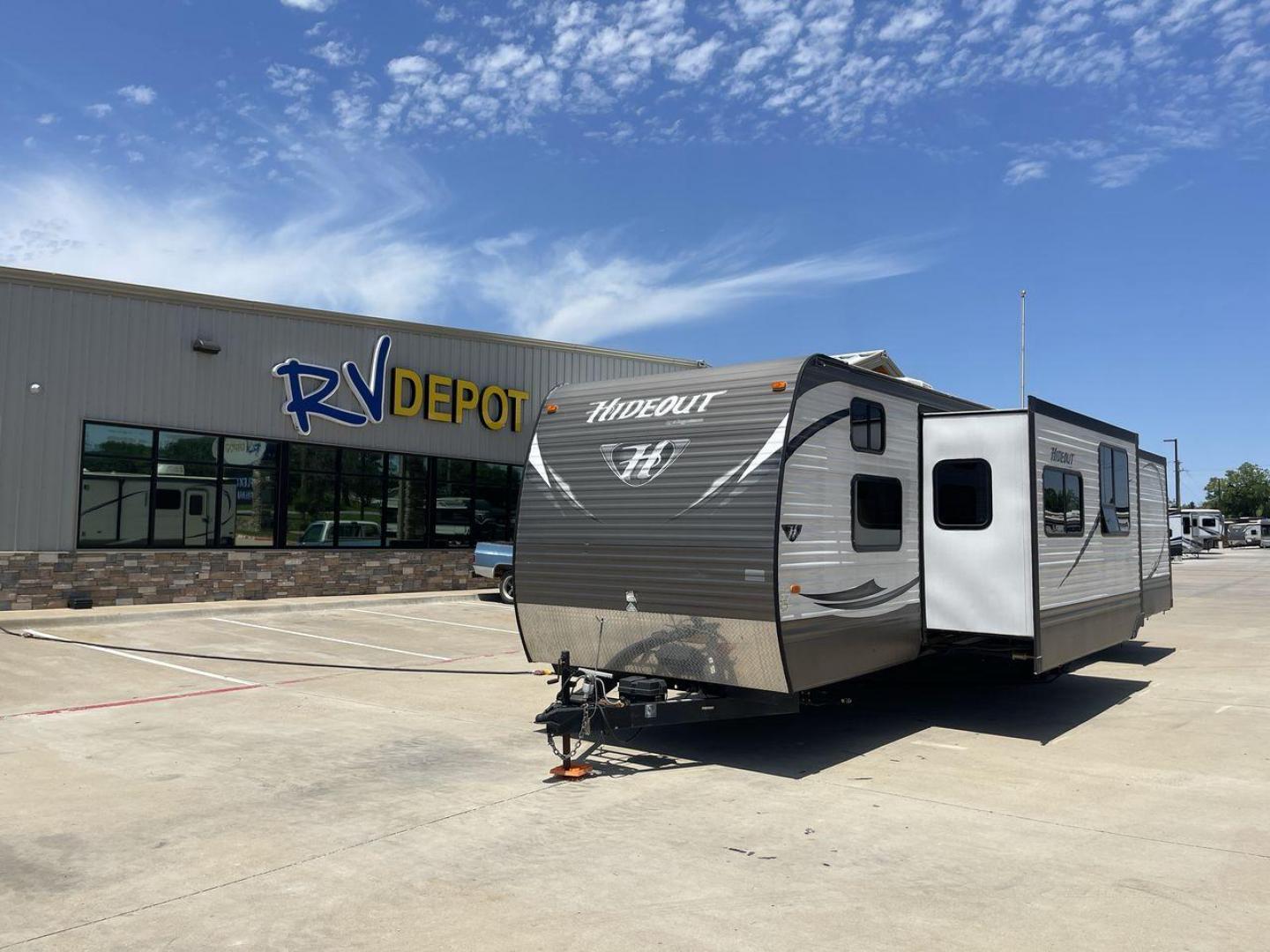 2015 KEYSTONE HIDEOUT 38BHDS (4YDT38B21F7) , Length: 39.83 ft. | Dry Weight: 8,420 lbs. | Gross Weight: 10,010 lbs. | Slides: 2 transmission, located at 4319 N Main St, Cleburne, TX, 76033, (817) 678-5133, 32.385960, -97.391212 - Photo#0