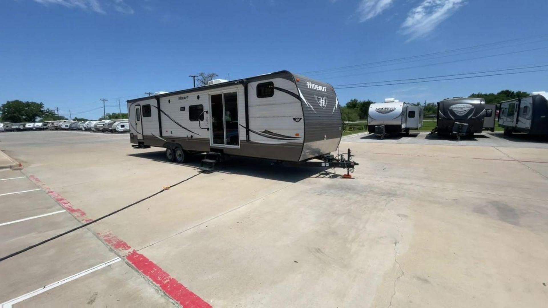 2015 KEYSTONE HIDEOUT 38BHDS (4YDT38B21F7) , Length: 39.83 ft. | Dry Weight: 8,420 lbs. | Gross Weight: 10,010 lbs. | Slides: 2 transmission, located at 4319 N Main St, Cleburne, TX, 76033, (817) 678-5133, 32.385960, -97.391212 - Photo#3