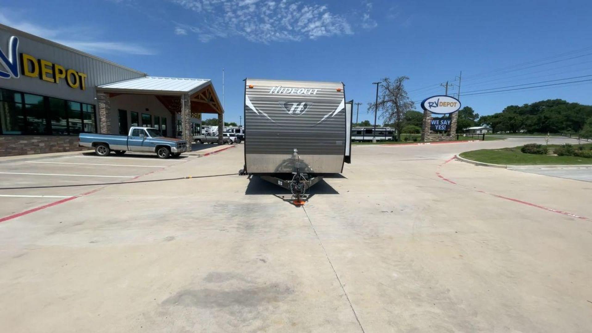 2015 KEYSTONE HIDEOUT 38BHDS (4YDT38B21F7) , Length: 39.83 ft. | Dry Weight: 8,420 lbs. | Gross Weight: 10,010 lbs. | Slides: 2 transmission, located at 4319 N Main St, Cleburne, TX, 76033, (817) 678-5133, 32.385960, -97.391212 - Photo#4