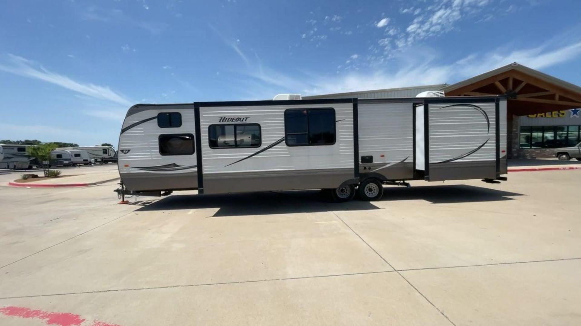 2015 KEYSTONE HIDEOUT 38BHDS (4YDT38B21F7) , Length: 39.83 ft. | Dry Weight: 8,420 lbs. | Gross Weight: 10,010 lbs. | Slides: 2 transmission, located at 4319 N Main St, Cleburne, TX, 76033, (817) 678-5133, 32.385960, -97.391212 - Photo#6