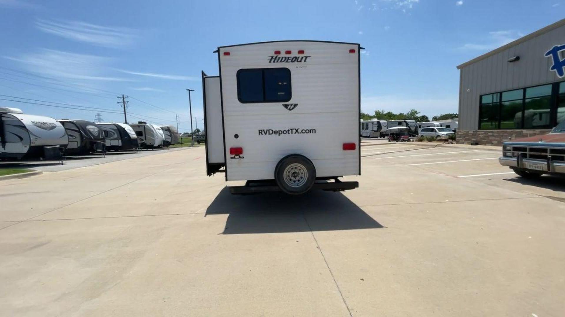 2015 KEYSTONE HIDEOUT 38BHDS (4YDT38B21F7) , Length: 39.83 ft. | Dry Weight: 8,420 lbs. | Gross Weight: 10,010 lbs. | Slides: 2 transmission, located at 4319 N Main St, Cleburne, TX, 76033, (817) 678-5133, 32.385960, -97.391212 - Photo#8