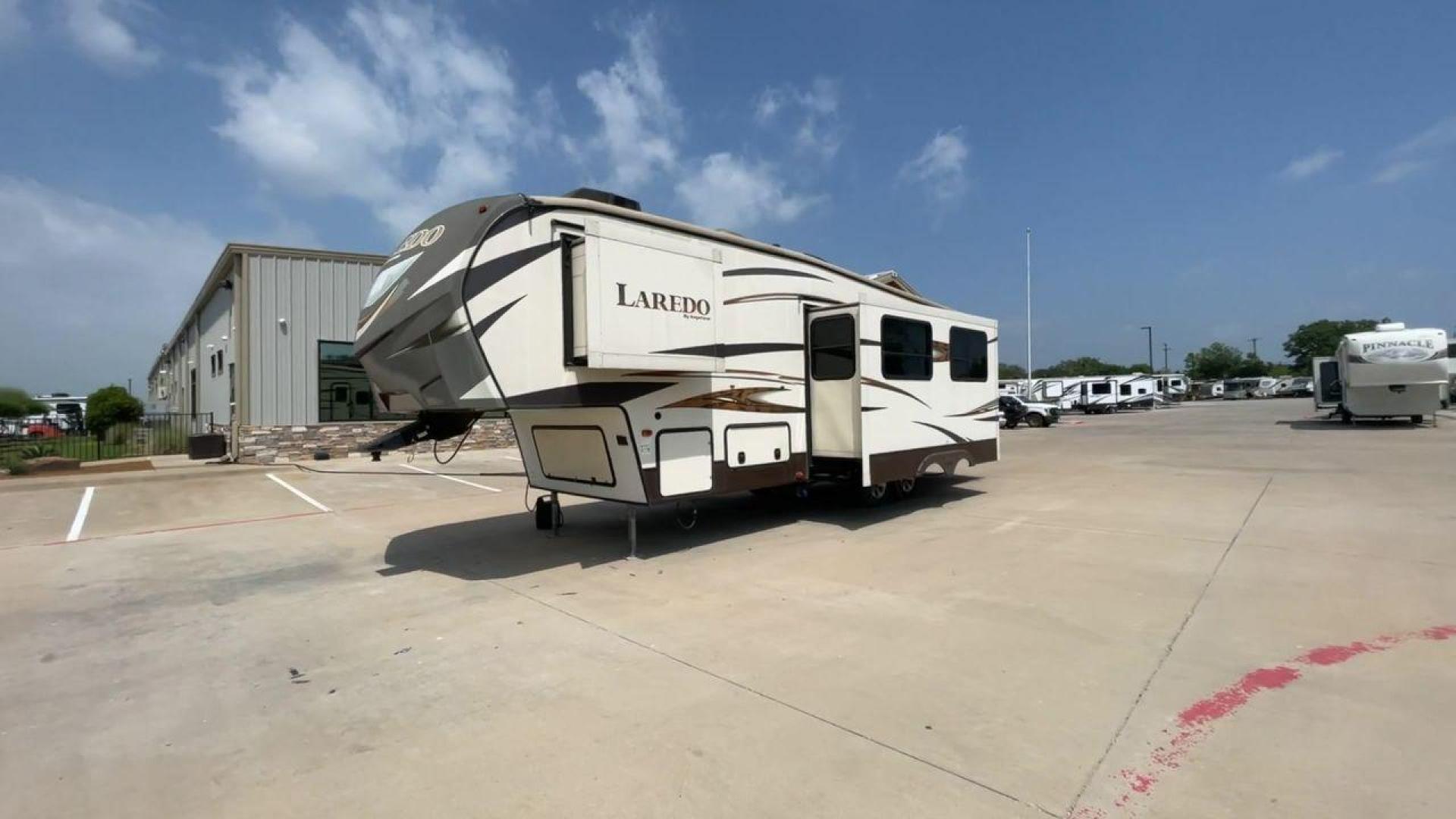 2015 WHITE KEYSTONE LAREDO 285SBH (4YDF28522FK) , Length: 33 ft. | Dry Weight: 7,880 lbs. | Gross Weight: 9,580 lbs. | Slides: 1 transmission, located at 4319 N Main St, Cleburne, TX, 76033, (817) 678-5133, 32.385960, -97.391212 - This 2015 Keystone Fifth Wheel measures 33 feet long and 8 feet wide with a dry weight of 7,880 lbs. It has a GVWR of 9,580 lbs and a hitch weight of 1,465 lbs. This model also comes with automatic heating and cooling rated at 30,000 and 13,500 BTUs respectively. The exterior of this unit is a base - Photo#6