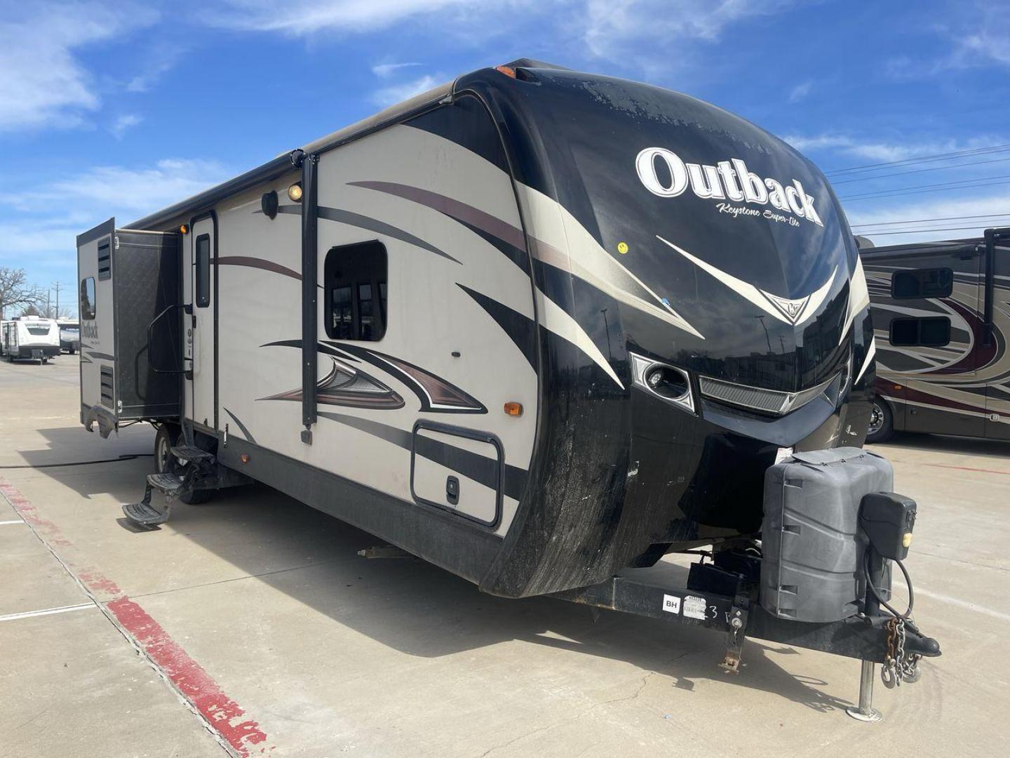 2015 TAN KEYSTONE OUTBACK 323BH (4YDT32321FB) , Length: 36 ft. | Dry Weight: 8,190 lbs. | Gross Weight: 9,500 lbs. | Slides: 2 transmission, located at 4319 N Main St, Cleburne, TX, 76033, (817) 678-5133, 32.385960, -97.391212 - Photo#22