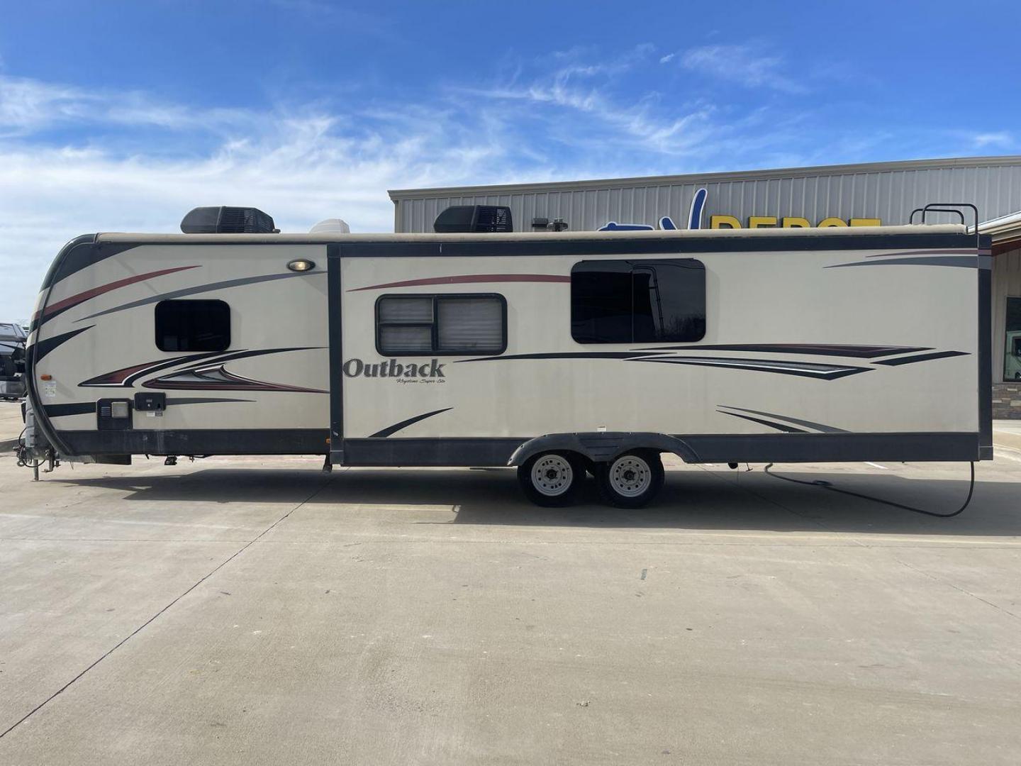 2015 TAN KEYSTONE OUTBACK 323BH (4YDT32321FB) , Length: 36 ft. | Dry Weight: 8,190 lbs. | Gross Weight: 9,500 lbs. | Slides: 2 transmission, located at 4319 N Main St, Cleburne, TX, 76033, (817) 678-5133, 32.385960, -97.391212 - Photo#23