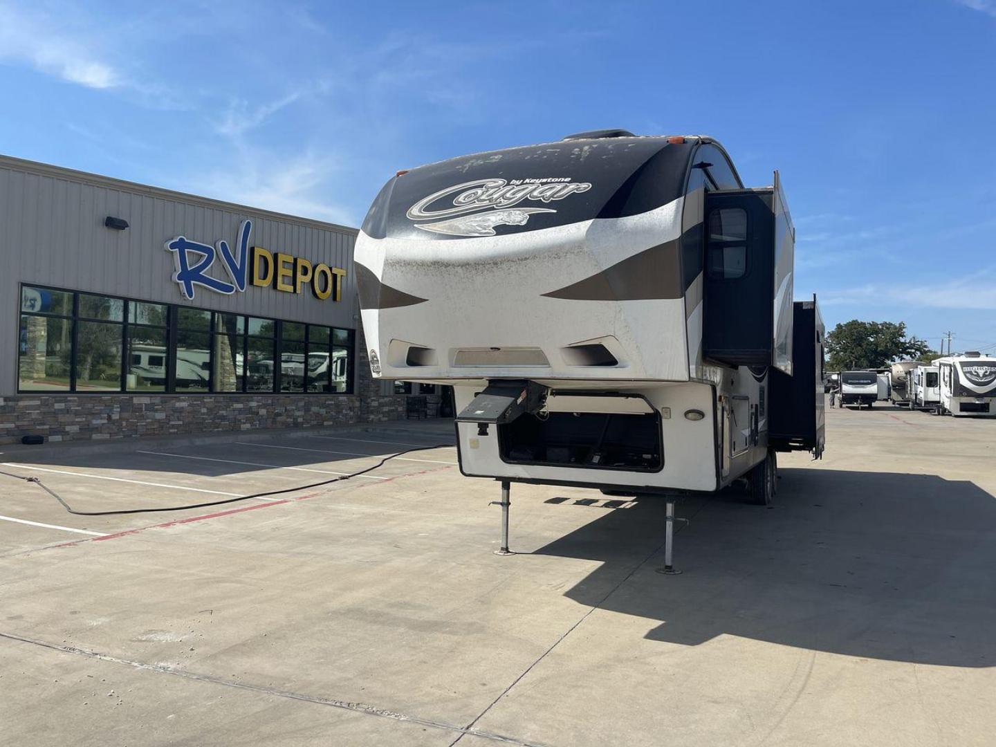 2015 KEYSTONE RV COUGAR 327RES (4YDF32729F2) , Length: 36.42 ft. | Dry Weight: 10,213 lbs. | Gross Weight: 12,135 lbs. | Slides: 3 transmission, located at 4319 N Main St, Cleburne, TX, 76033, (817) 678-5133, 32.385960, -97.391212 - Enjoy the abundant storage and space that comes with the 2015 Keystone Cougar 327RES! This fifth wheel measures 36.42 ft. in length and 12.25 ft. in height. It has a dry weight of 10,213 lbs. and a GVWR of 12,135 lbs. It also comes equipped with automatic heating and cooling rated at 30,000 and 1 - Photo#0