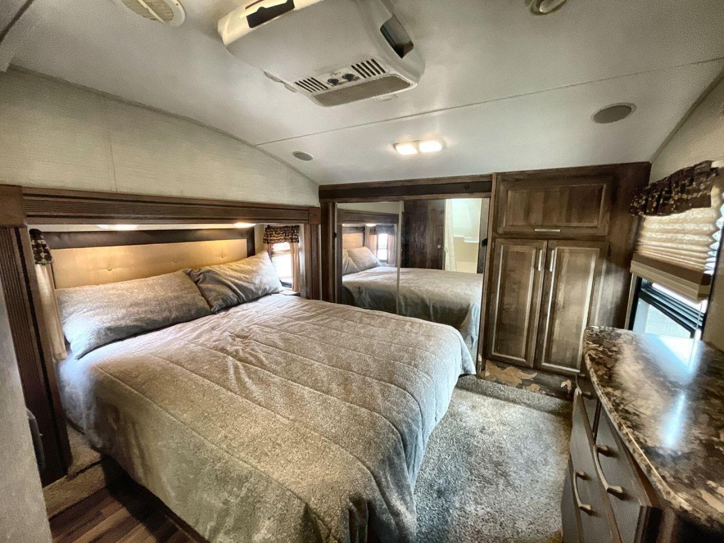 2015 KEYSTONE RV COUGAR 327RES (4YDF32729F2) , Length: 36.42 ft. | Dry Weight: 10,213 lbs. | Gross Weight: 12,135 lbs. | Slides: 3 transmission, located at 4319 N Main St, Cleburne, TX, 76033, (817) 678-5133, 32.385960, -97.391212 - Enjoy the abundant storage and space that comes with the 2015 Keystone Cougar 327RES! This fifth wheel measures 36.42 ft. in length and 12.25 ft. in height. It has a dry weight of 10,213 lbs. and a GVWR of 12,135 lbs. It also comes equipped with automatic heating and cooling rated at 30,000 and 1 - Photo#16