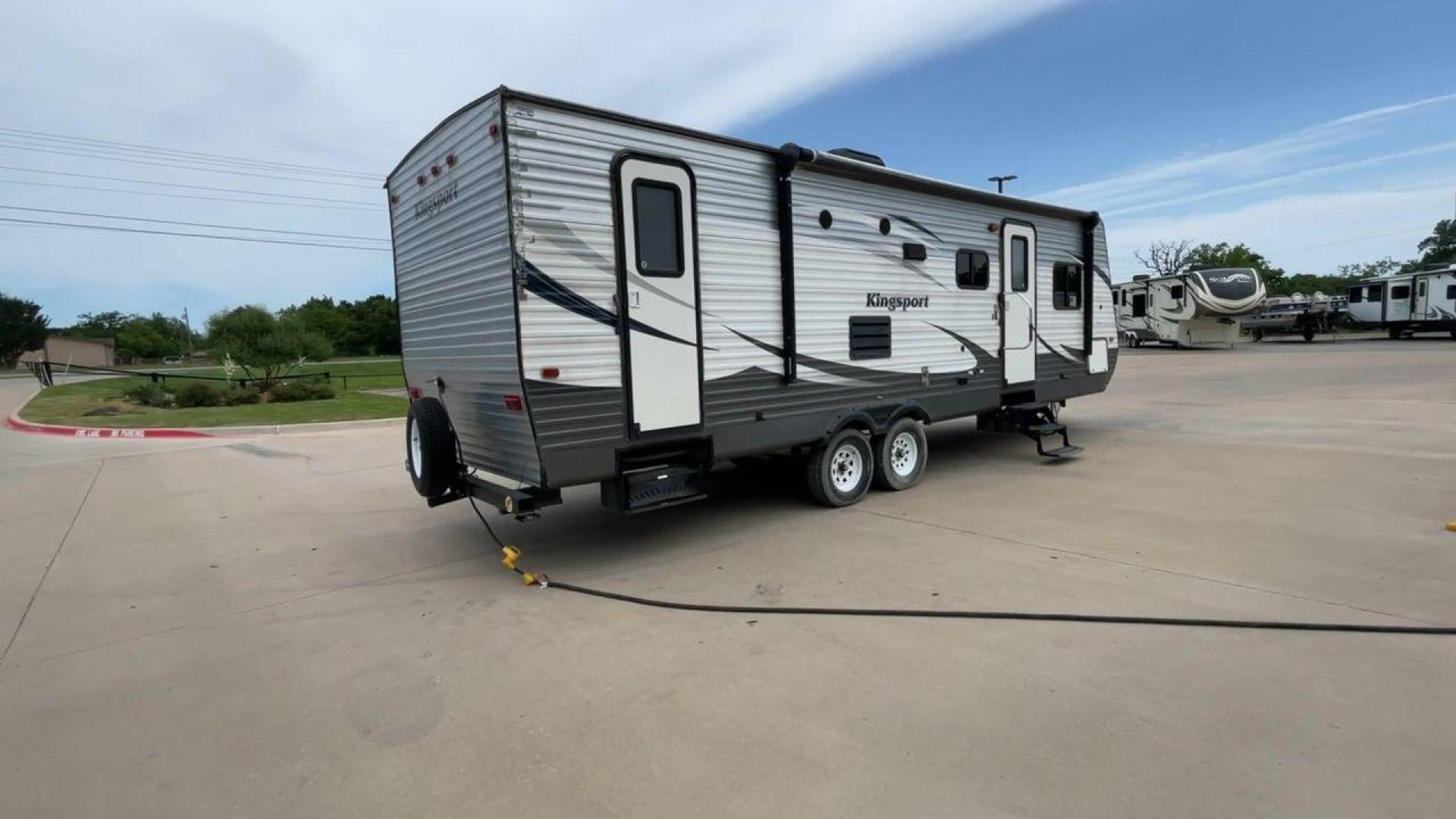 2015 WHITE KINGSPORT 277DDS - (1NL1GTM22F1) , Length: 31.17 ft. | Dry Weight: 6,620 lbs. | Slides: 1 transmission, located at 4319 N Main St, Cleburne, TX, 76033, (817) 678-5133, 32.385960, -97.391212 - Photo#1