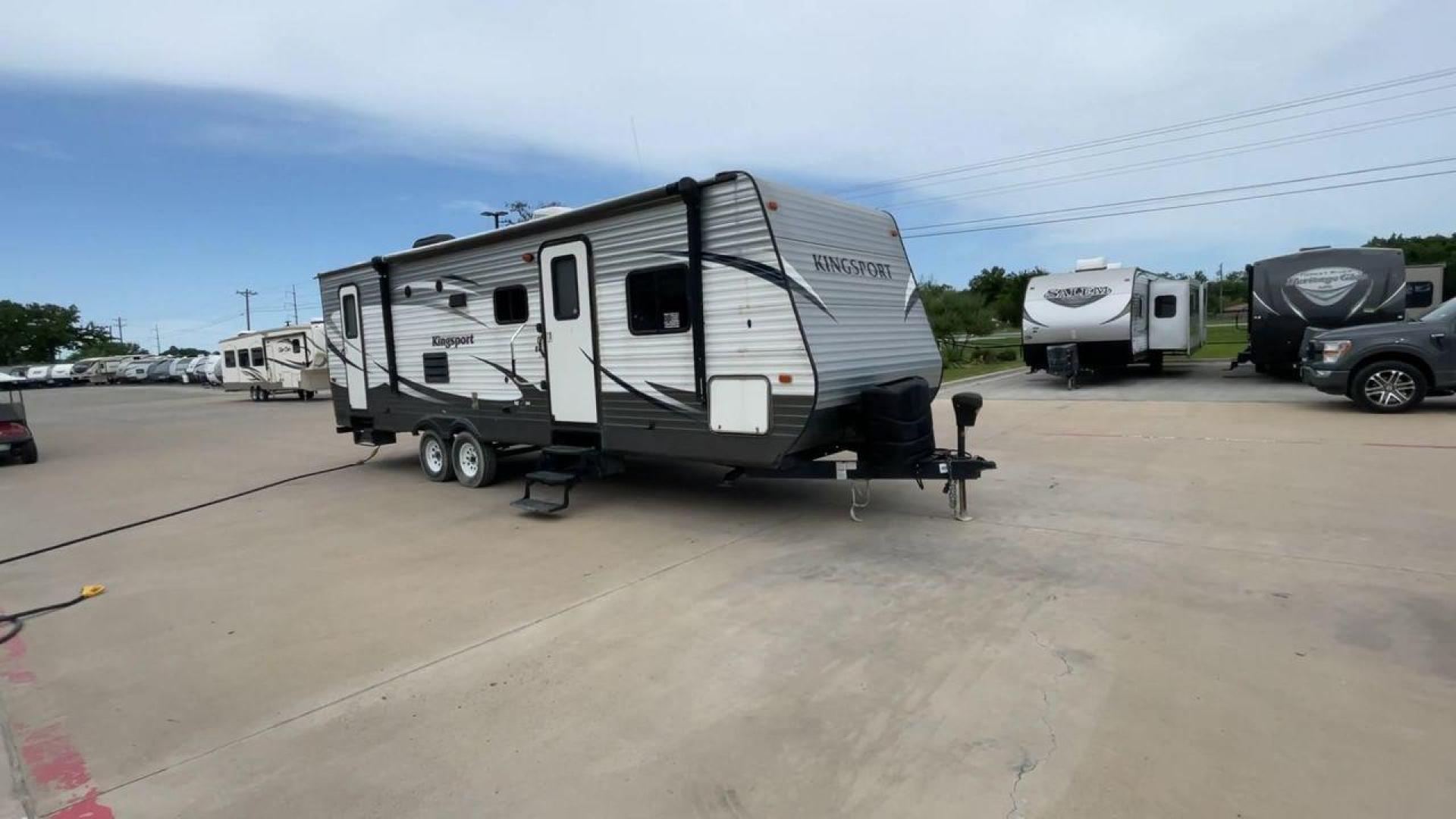 2015 WHITE KINGSPORT 277DDS - (1NL1GTM22F1) , Length: 31.17 ft. | Dry Weight: 6,620 lbs. | Slides: 1 transmission, located at 4319 N Main St, Cleburne, TX, 76033, (817) 678-5133, 32.385960, -97.391212 - Photo#3