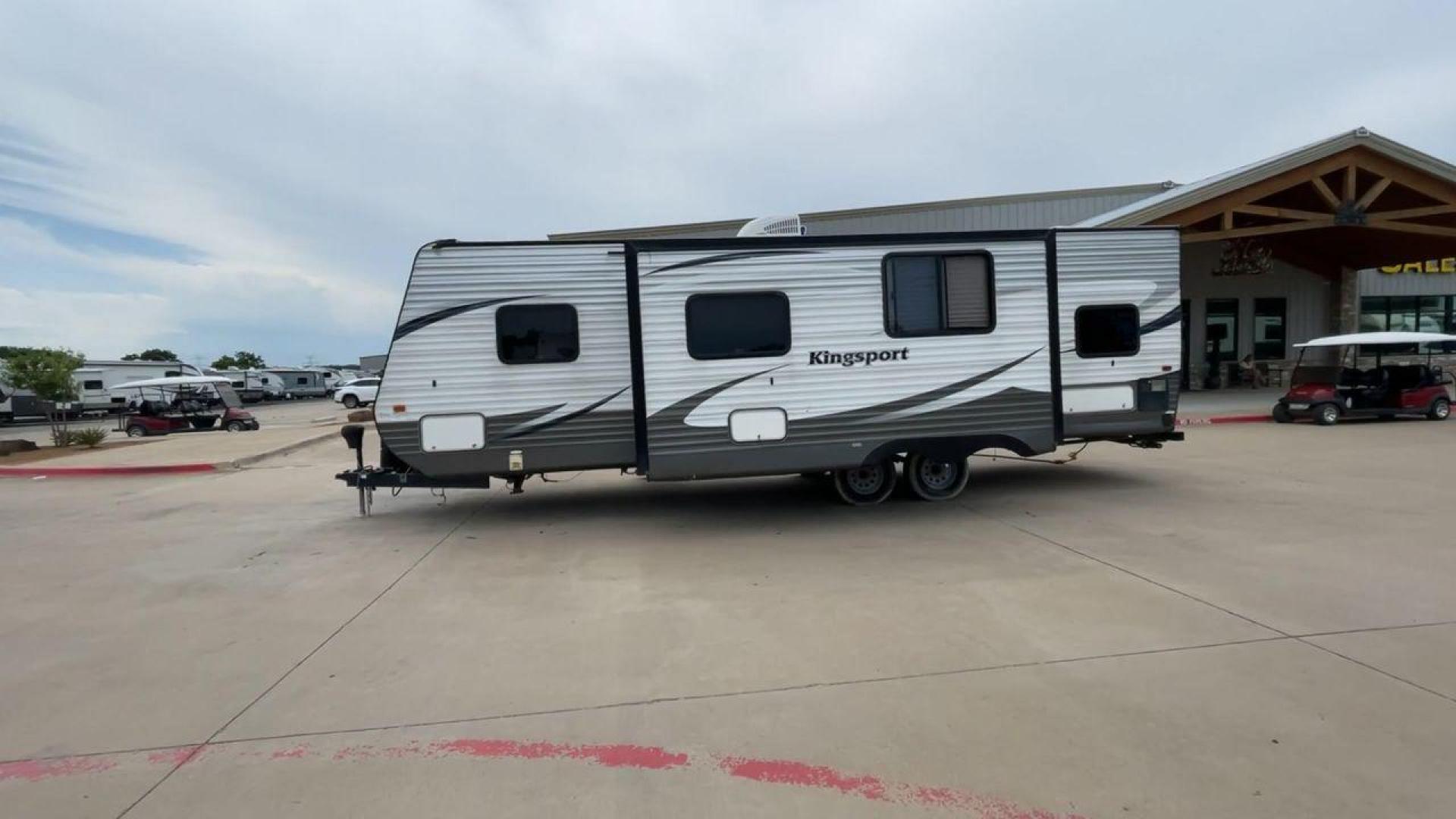 2015 WHITE KINGSPORT 277DDS - (1NL1GTM22F1) , Length: 31.17 ft. | Dry Weight: 6,620 lbs. | Slides: 1 transmission, located at 4319 N Main St, Cleburne, TX, 76033, (817) 678-5133, 32.385960, -97.391212 - Photo#6