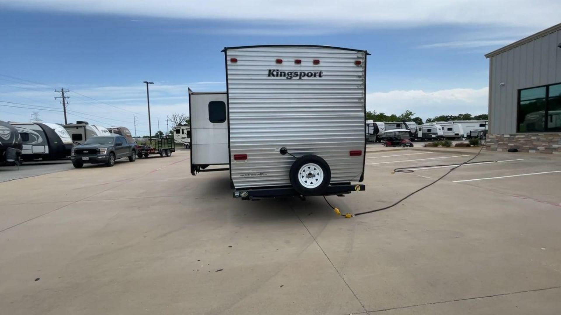 2015 WHITE KINGSPORT 277DDS - (1NL1GTM22F1) , Length: 31.17 ft. | Dry Weight: 6,620 lbs. | Slides: 1 transmission, located at 4319 N Main St, Cleburne, TX, 76033, (817) 678-5133, 32.385960, -97.391212 - Photo#8