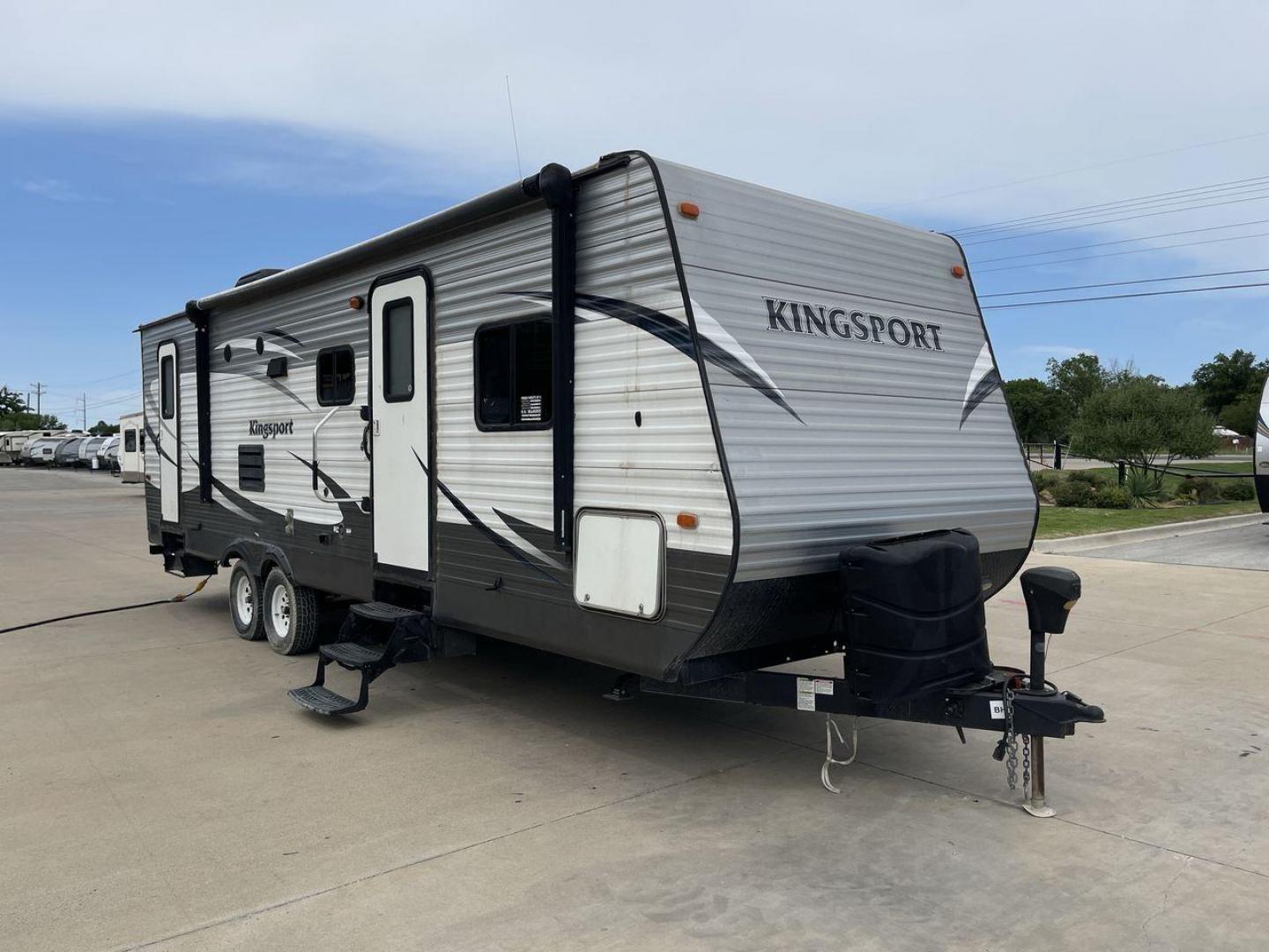 2015 WHITE KINGSPORT 277DDS - (1NL1GTM22F1) , Length: 31.17 ft. | Dry Weight: 6,620 lbs. | Slides: 1 transmission, located at 4319 N Main St, Cleburne, TX, 76033, (817) 678-5133, 32.385960, -97.391212 - Photo#23