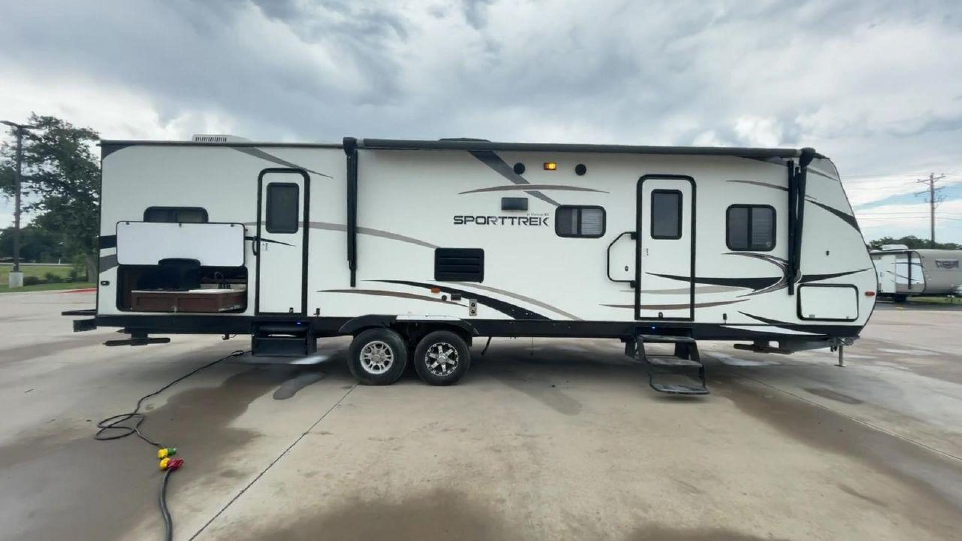 2015 WHITE KZ VENTURE RV SPORTTREK (4EZT13128F5) , Length: 35.6 ft | Dry Weight: 7,110 lbs | Gross Weight: 8,300 lbs | Slides: 2 transmission, located at 4319 N Main St, Cleburne, TX, 76033, (817) 678-5133, 32.385960, -97.391212 - With the 2015 KZ Venture RV SportTrek Travel Trailer, set out on your next adventure. With the modern traveler in mind, this travel trailer offers the ideal balance of comfort, style, and functionality. This unit measures 35.5 ft in length, 8 ft in width, and 10.92 ft in height. It has a dry weig - Photo#2