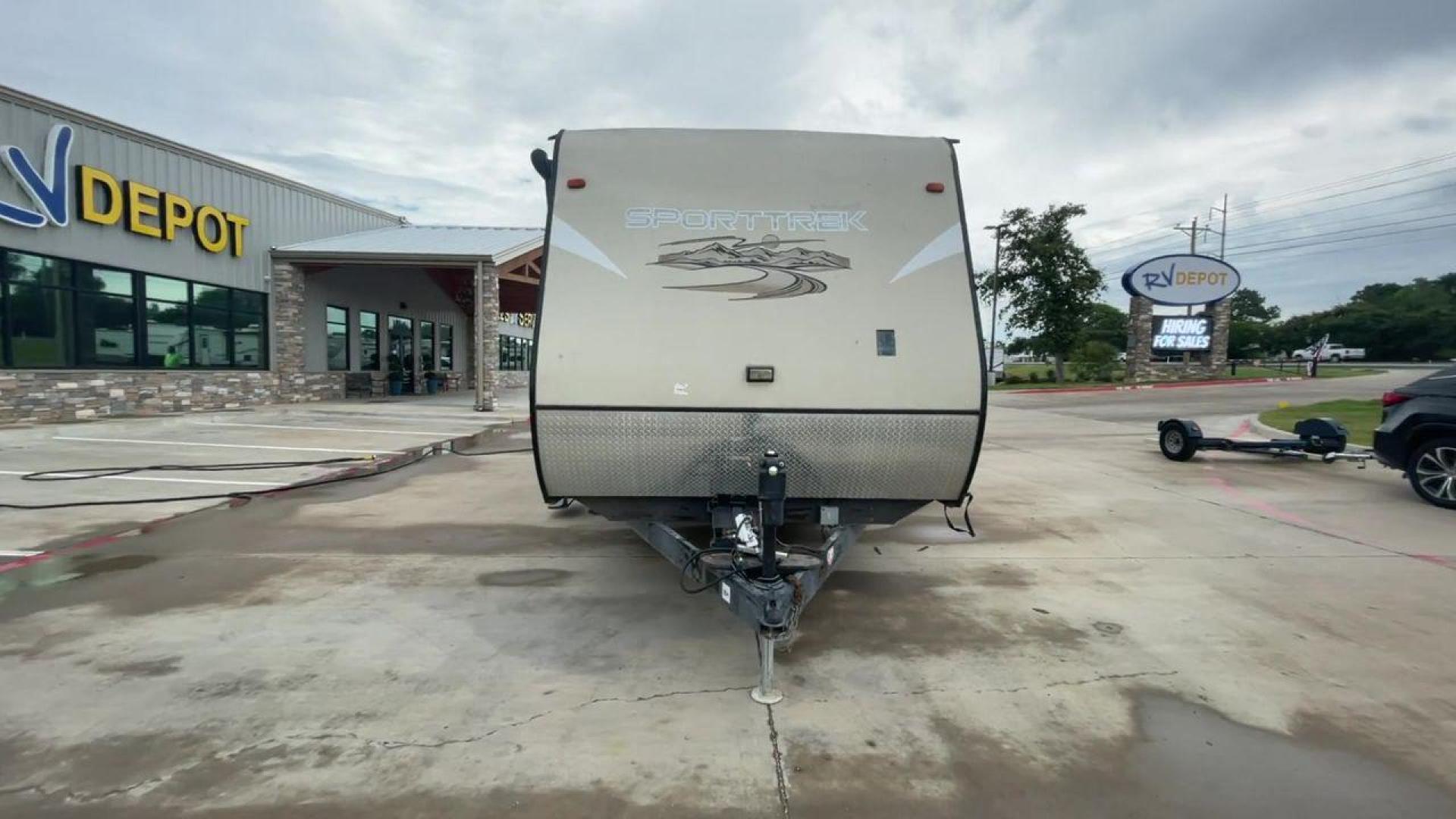 2015 WHITE KZ VENTURE RV SPORTTREK (4EZT13128F5) , Length: 35.6 ft | Dry Weight: 7,110 lbs | Gross Weight: 8,300 lbs | Slides: 2 transmission, located at 4319 N Main St, Cleburne, TX, 76033, (817) 678-5133, 32.385960, -97.391212 - With the 2015 KZ Venture RV SportTrek Travel Trailer, set out on your next adventure. With the modern traveler in mind, this travel trailer offers the ideal balance of comfort, style, and functionality. This unit measures 35.5 ft in length, 8 ft in width, and 10.92 ft in height. It has a dry weig - Photo#4