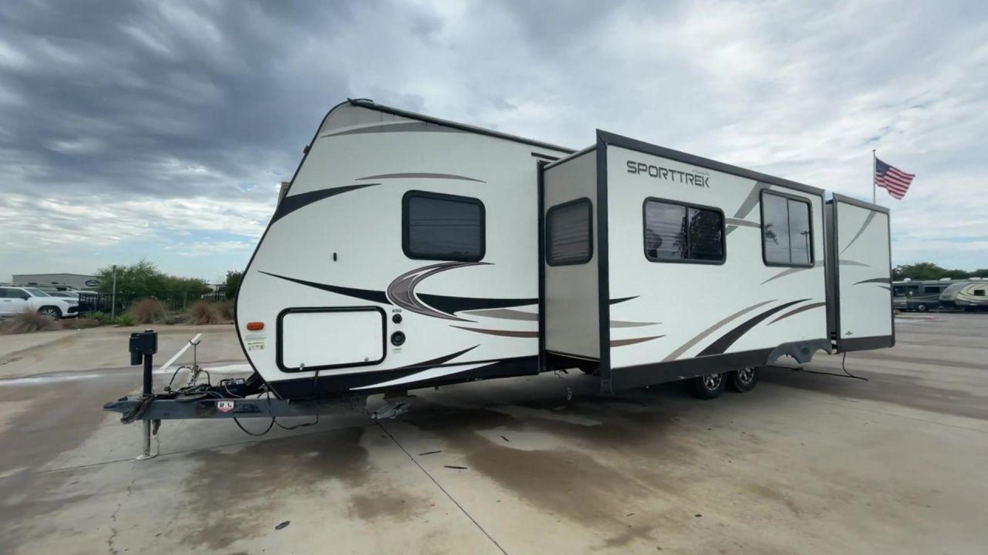 2015 WHITE KZ VENTURE RV SPORTTREK (4EZT13128F5) , Length: 35.6 ft | Dry Weight: 7,110 lbs | Gross Weight: 8,300 lbs | Slides: 2 transmission, located at 4319 N Main St, Cleburne, TX, 76033, (817) 678-5133, 32.385960, -97.391212 - With the 2015 KZ Venture RV SportTrek Travel Trailer, set out on your next adventure. With the modern traveler in mind, this travel trailer offers the ideal balance of comfort, style, and functionality. This unit measures 35.5 ft in length, 8 ft in width, and 10.92 ft in height. It has a dry weig - Photo#5