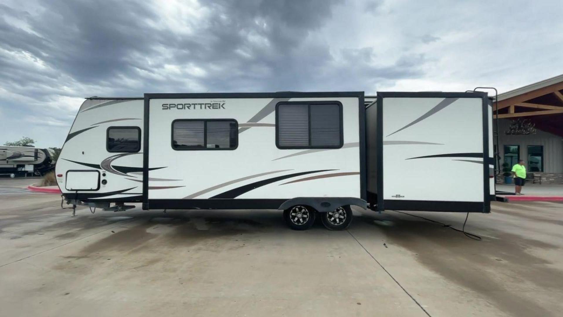 2015 WHITE KZ VENTURE RV SPORTTREK (4EZT13128F5) , Length: 35.6 ft | Dry Weight: 7,110 lbs | Gross Weight: 8,300 lbs | Slides: 2 transmission, located at 4319 N Main St, Cleburne, TX, 76033, (817) 678-5133, 32.385960, -97.391212 - With the 2015 KZ Venture RV SportTrek Travel Trailer, set out on your next adventure. With the modern traveler in mind, this travel trailer offers the ideal balance of comfort, style, and functionality. This unit measures 35.5 ft in length, 8 ft in width, and 10.92 ft in height. It has a dry weig - Photo#6