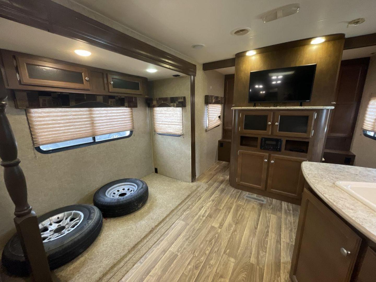 2015 WHITE KZ VENTURE RV SPORTTREK (4EZT13128F5) , Length: 35.6 ft | Dry Weight: 7,110 lbs | Gross Weight: 8,300 lbs | Slides: 2 transmission, located at 4319 N Main St, Cleburne, TX, 76033, (817) 678-5133, 32.385960, -97.391212 - With the 2015 KZ Venture RV SportTrek Travel Trailer, set out on your next adventure. With the modern traveler in mind, this travel trailer offers the ideal balance of comfort, style, and functionality. This unit measures 35.5 ft in length, 8 ft in width, and 10.92 ft in height. It has a dry weig - Photo#11