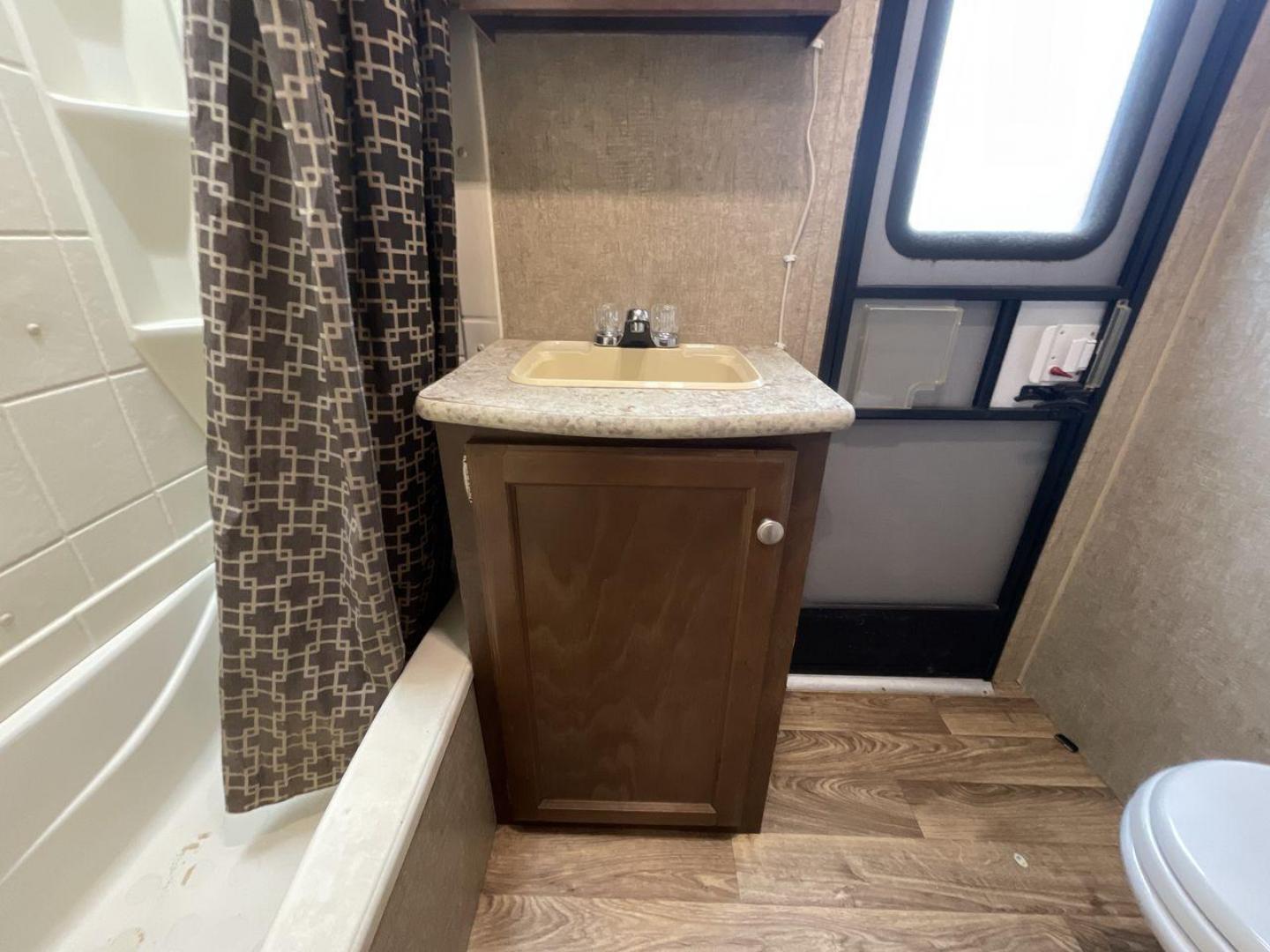 2015 WHITE KZ VENTURE RV SPORTTREK (4EZT13128F5) , Length: 35.6 ft | Dry Weight: 7,110 lbs | Gross Weight: 8,300 lbs | Slides: 2 transmission, located at 4319 N Main St, Cleburne, TX, 76033, (817) 678-5133, 32.385960, -97.391212 - With the 2015 KZ Venture RV SportTrek Travel Trailer, set out on your next adventure. With the modern traveler in mind, this travel trailer offers the ideal balance of comfort, style, and functionality. This unit measures 35.5 ft in length, 8 ft in width, and 10.92 ft in height. It has a dry weig - Photo#16