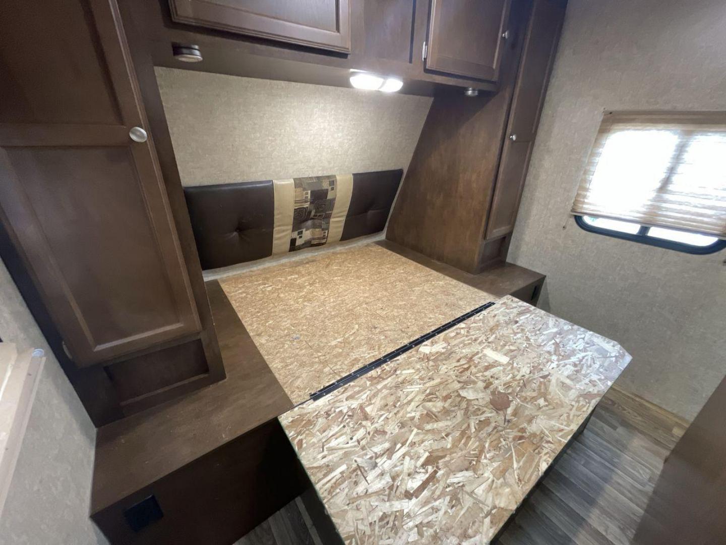 2015 WHITE KZ VENTURE RV SPORTTREK (4EZT13128F5) , Length: 35.6 ft | Dry Weight: 7,110 lbs | Gross Weight: 8,300 lbs | Slides: 2 transmission, located at 4319 N Main St, Cleburne, TX, 76033, (817) 678-5133, 32.385960, -97.391212 - With the 2015 KZ Venture RV SportTrek Travel Trailer, set out on your next adventure. With the modern traveler in mind, this travel trailer offers the ideal balance of comfort, style, and functionality. This unit measures 35.5 ft in length, 8 ft in width, and 10.92 ft in height. It has a dry weig - Photo#17